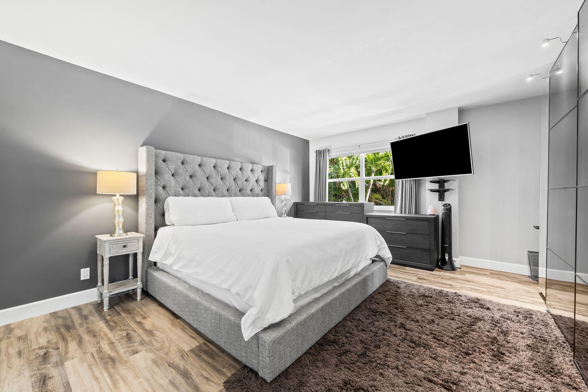 1881 Middle River #206, Fort Lauderdale FL 33305