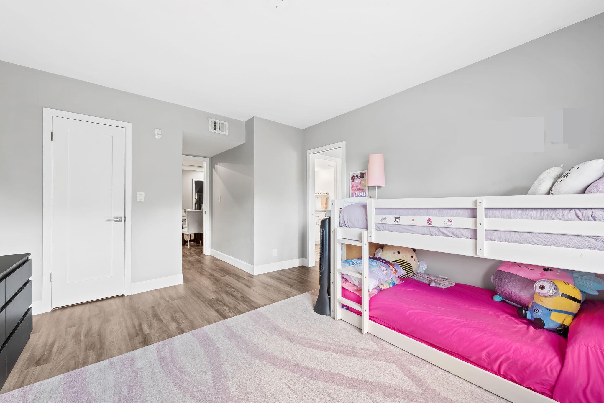 1881 Middle River #206, Fort Lauderdale FL 33305