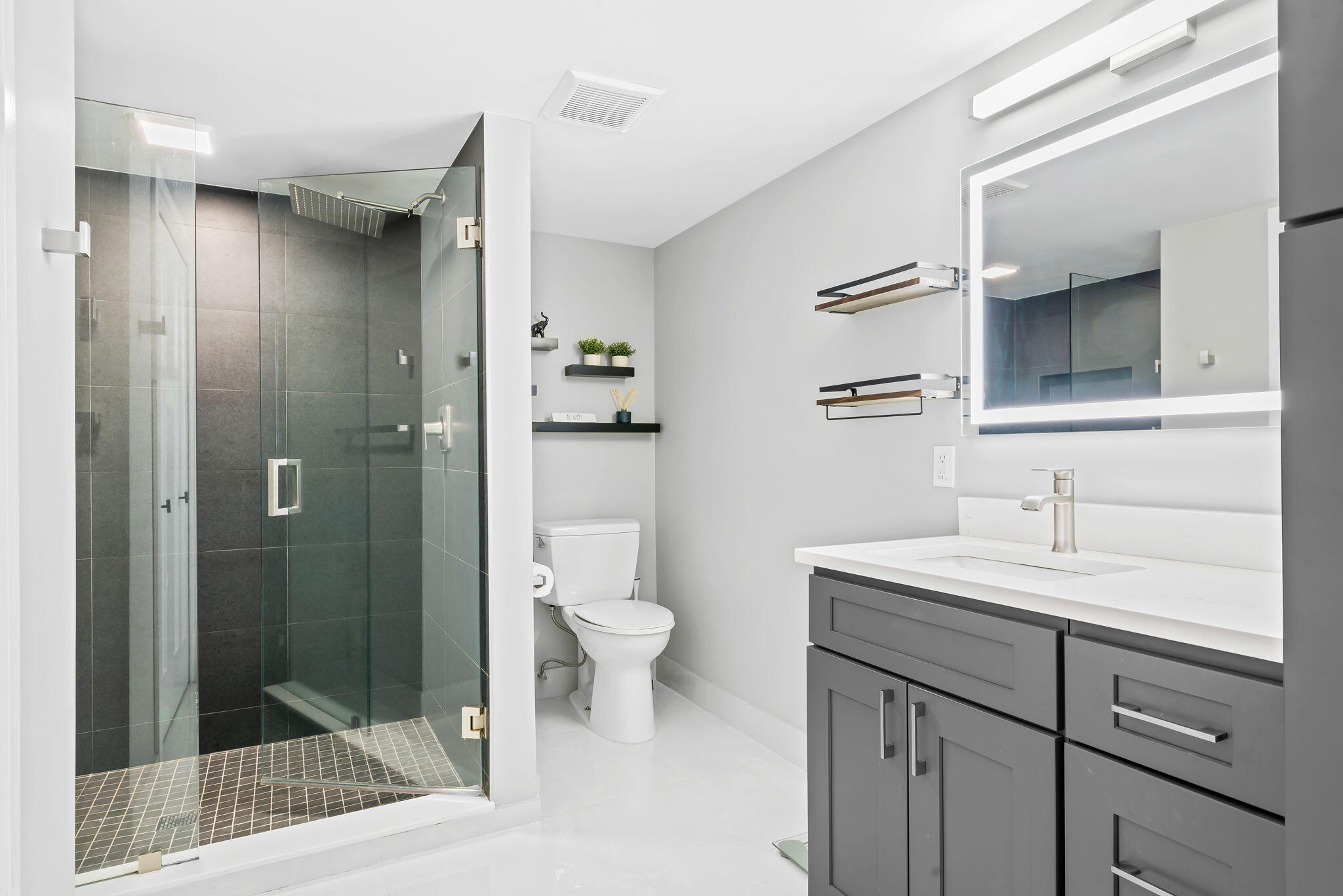 1881 Middle River #206, Fort Lauderdale FL 33305