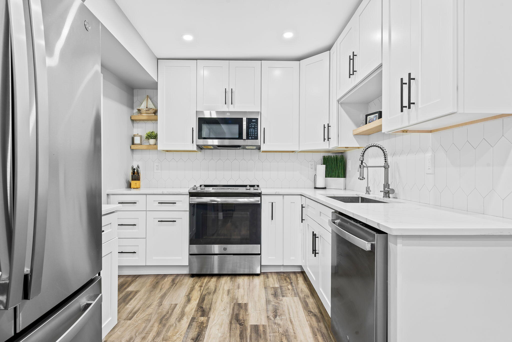 1881 Middle River #206, Fort Lauderdale FL 33305