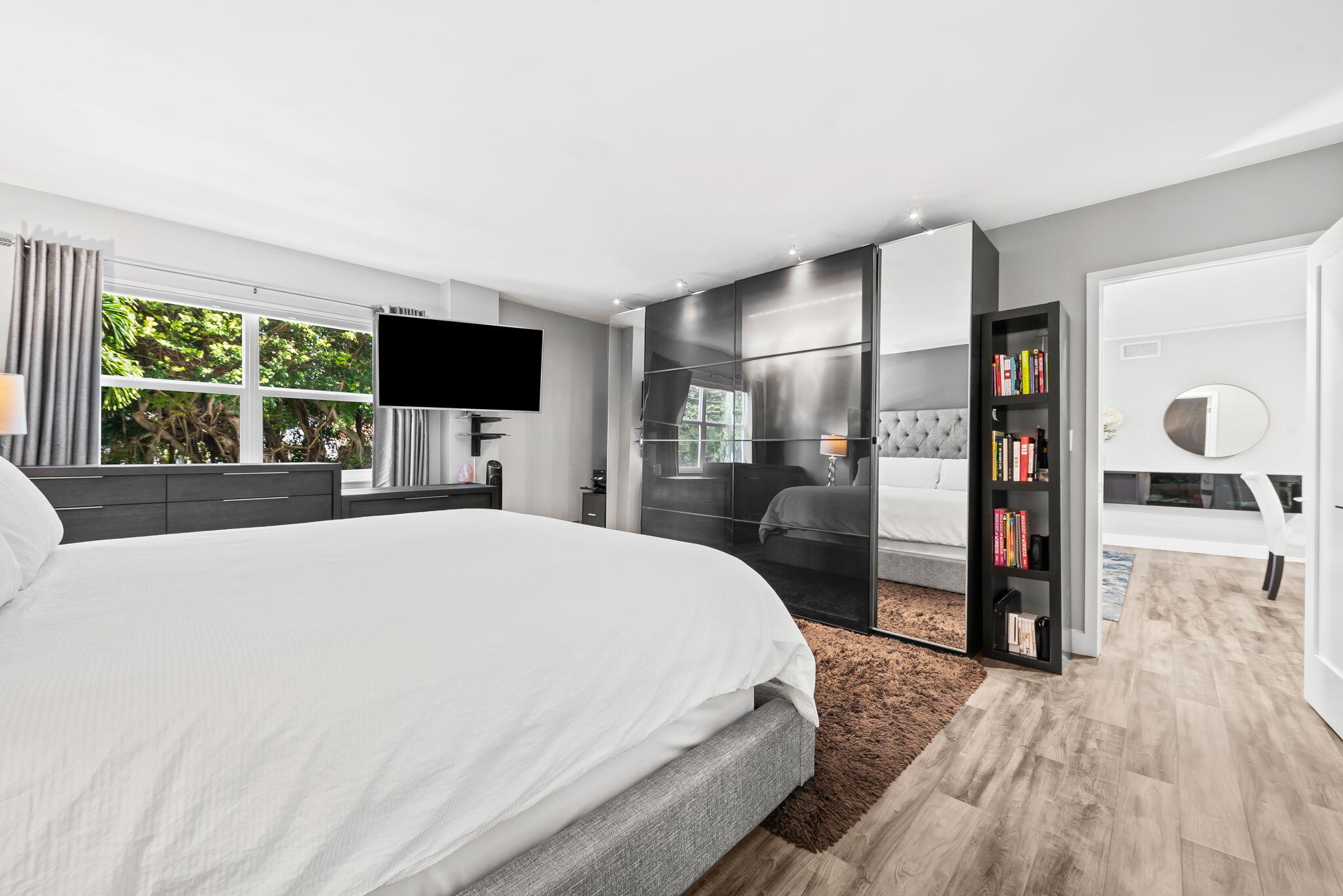 1881 Middle River #206, Fort Lauderdale FL 33305