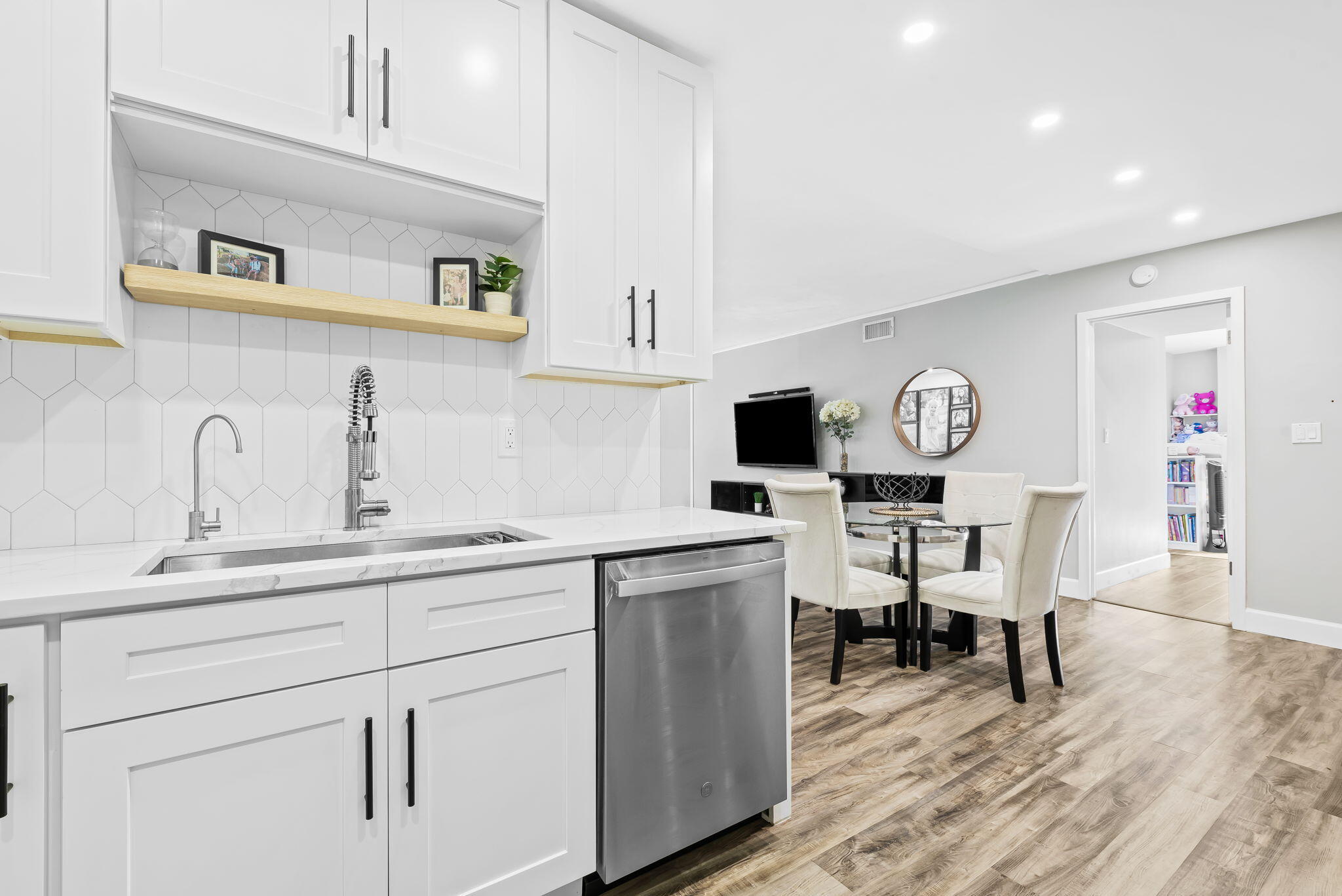1881 Middle River #206, Fort Lauderdale FL 33305