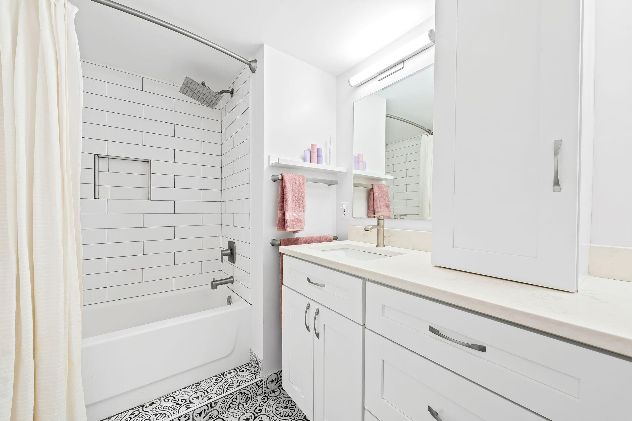 1881 Middle River #206, Fort Lauderdale FL 33305