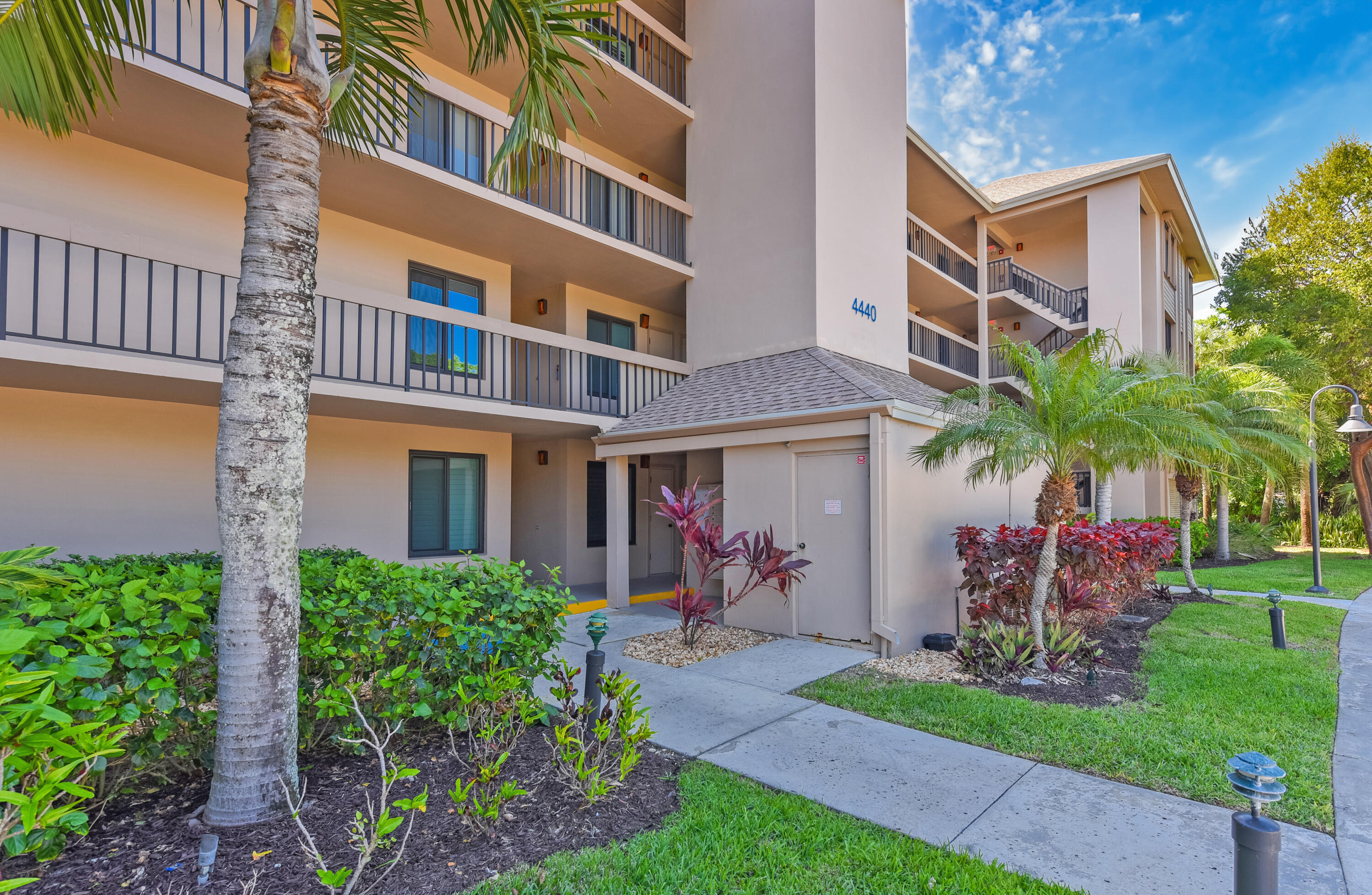 4440 NE Sandpebble #104, Stuart FL 34996