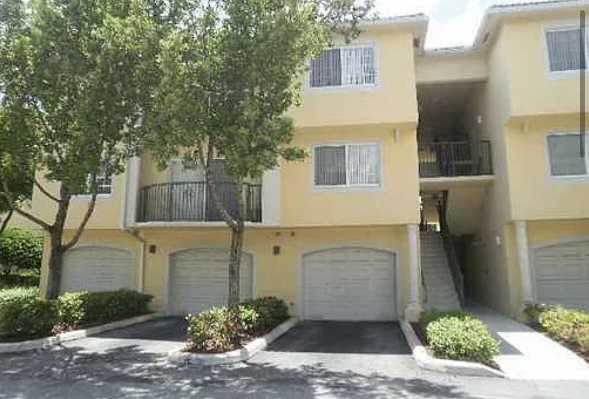 500 Crestwood #517, Royal Palm Beach FL 33411