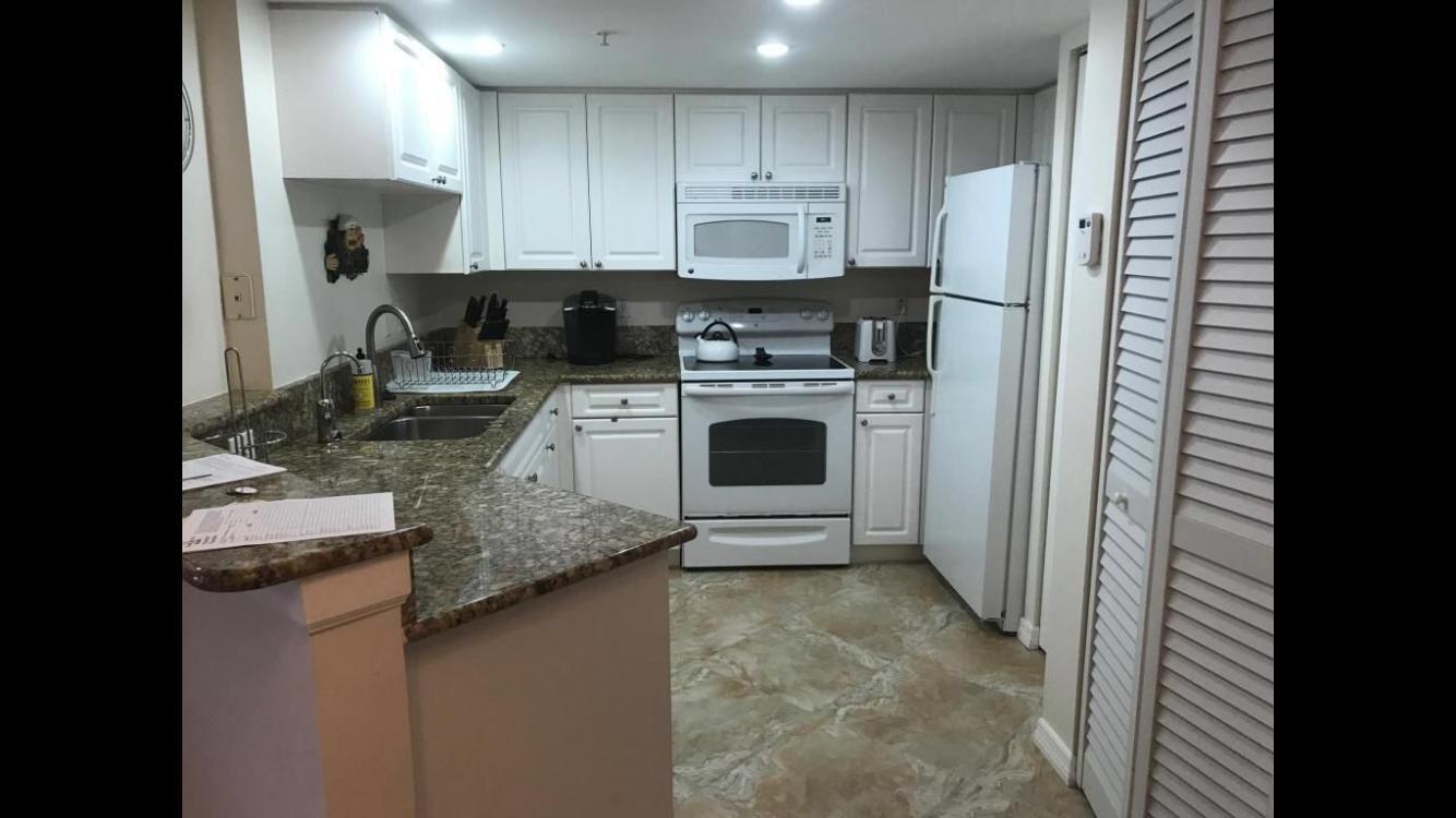 500 Crestwood #517, Royal Palm Beach FL 33411