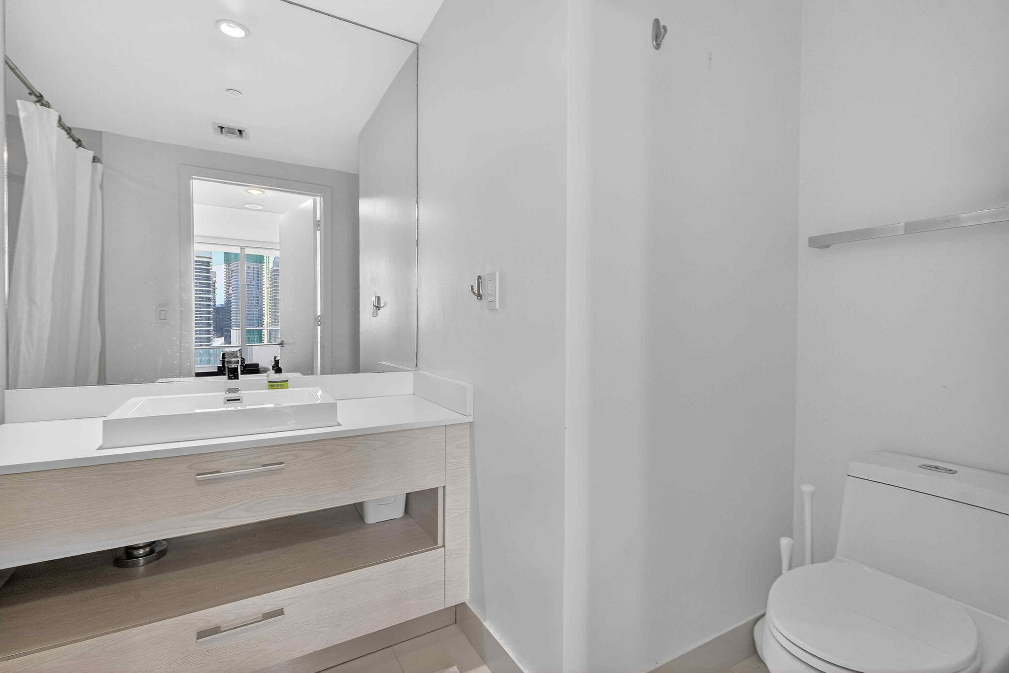 55 SW 9th #3704, Miami FL 33130