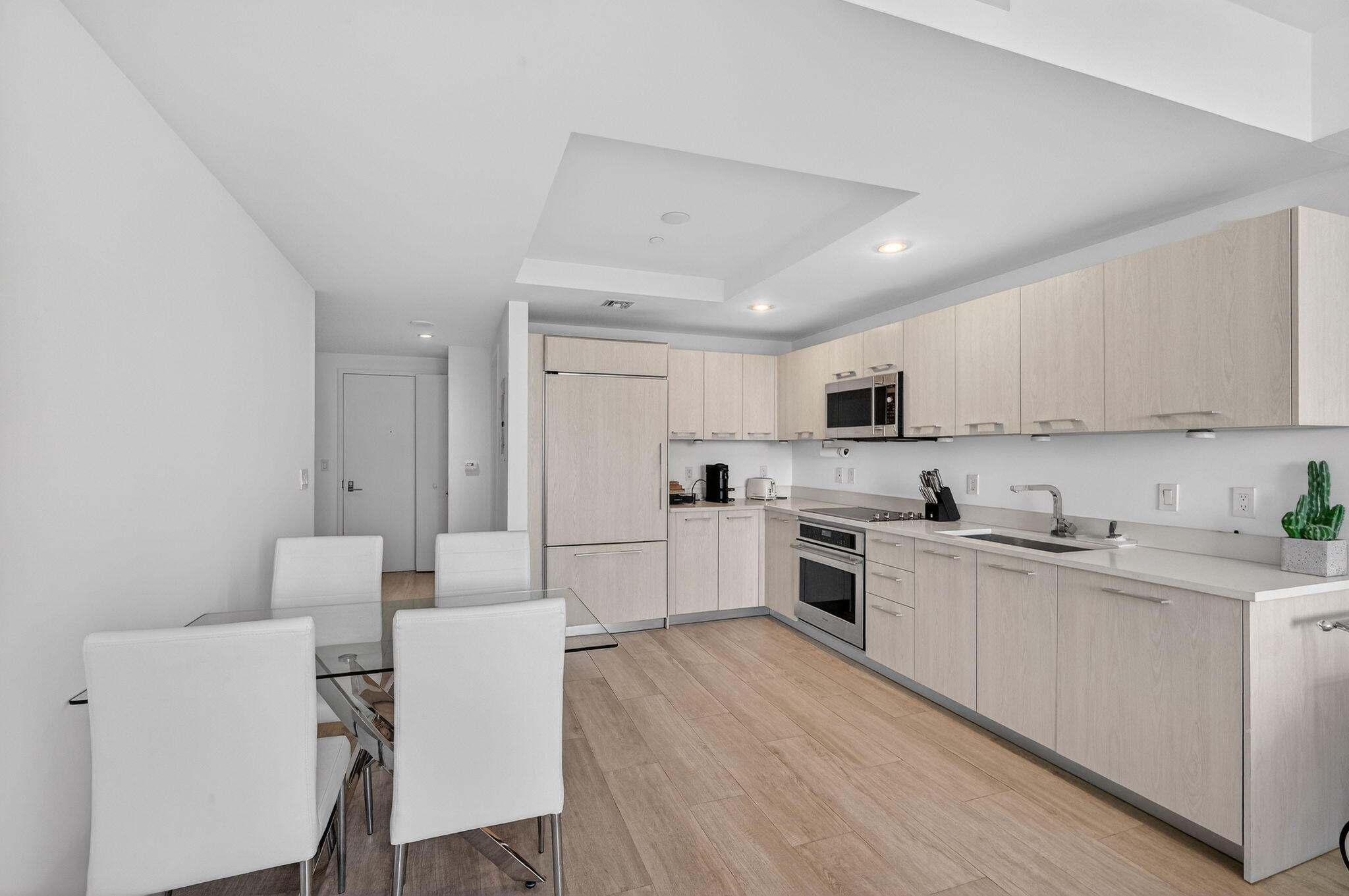 55 SW 9th #3704, Miami FL 33130