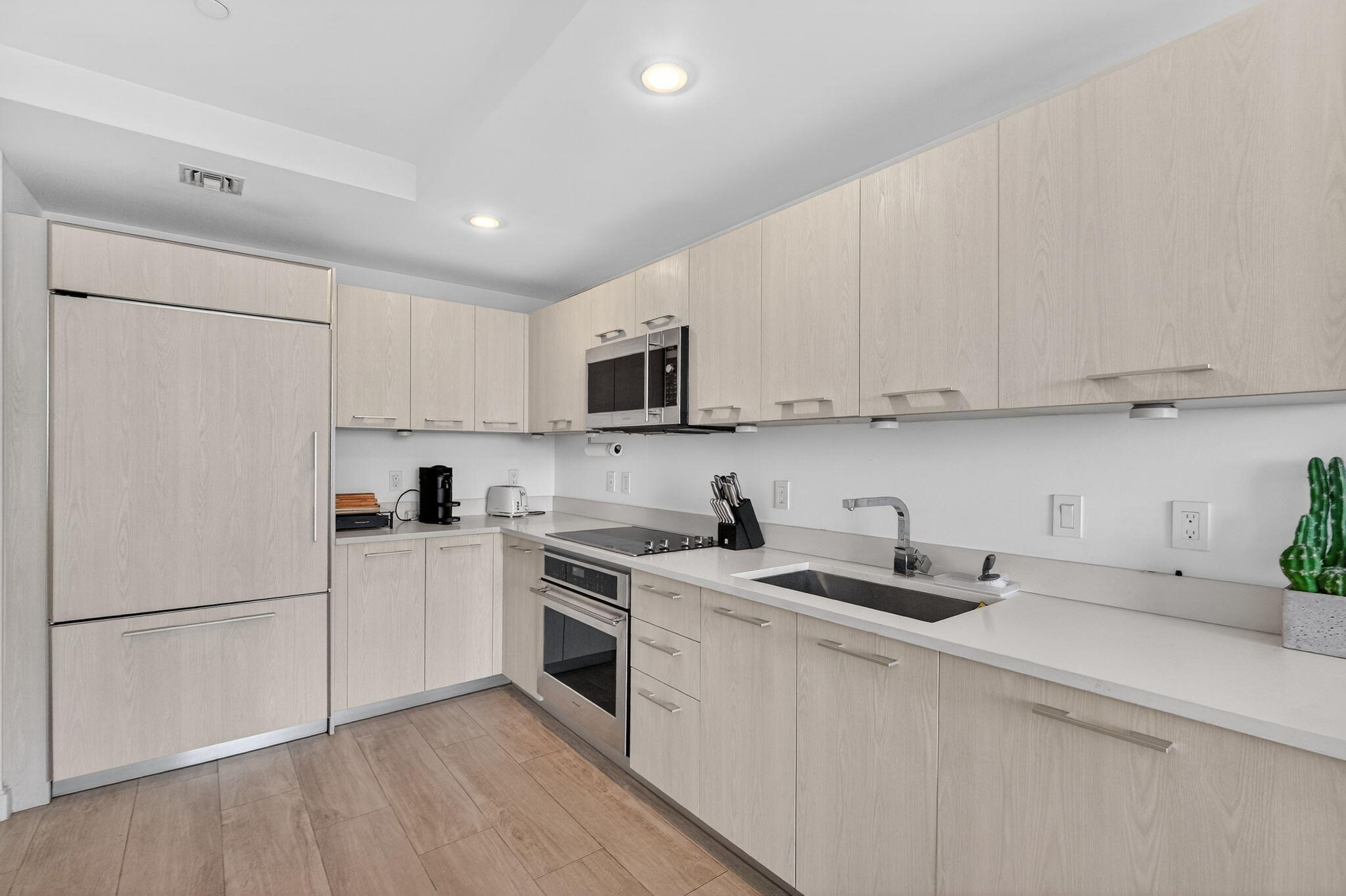 55 SW 9th #3704, Miami FL 33130
