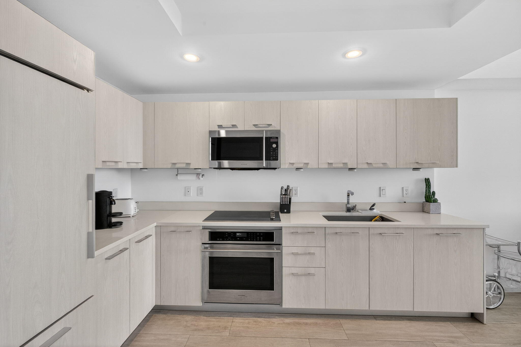 55 SW 9th #3704, Miami FL 33130