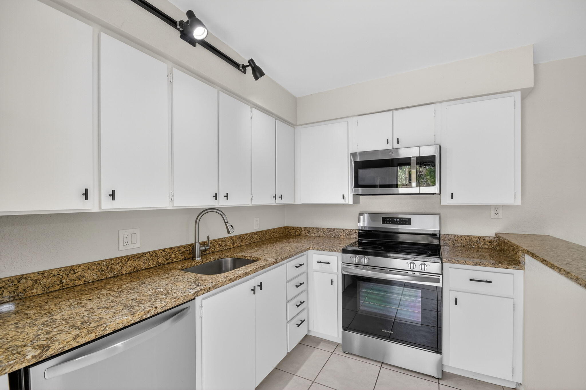 904 9th, Palm Beach Gardens FL 33410