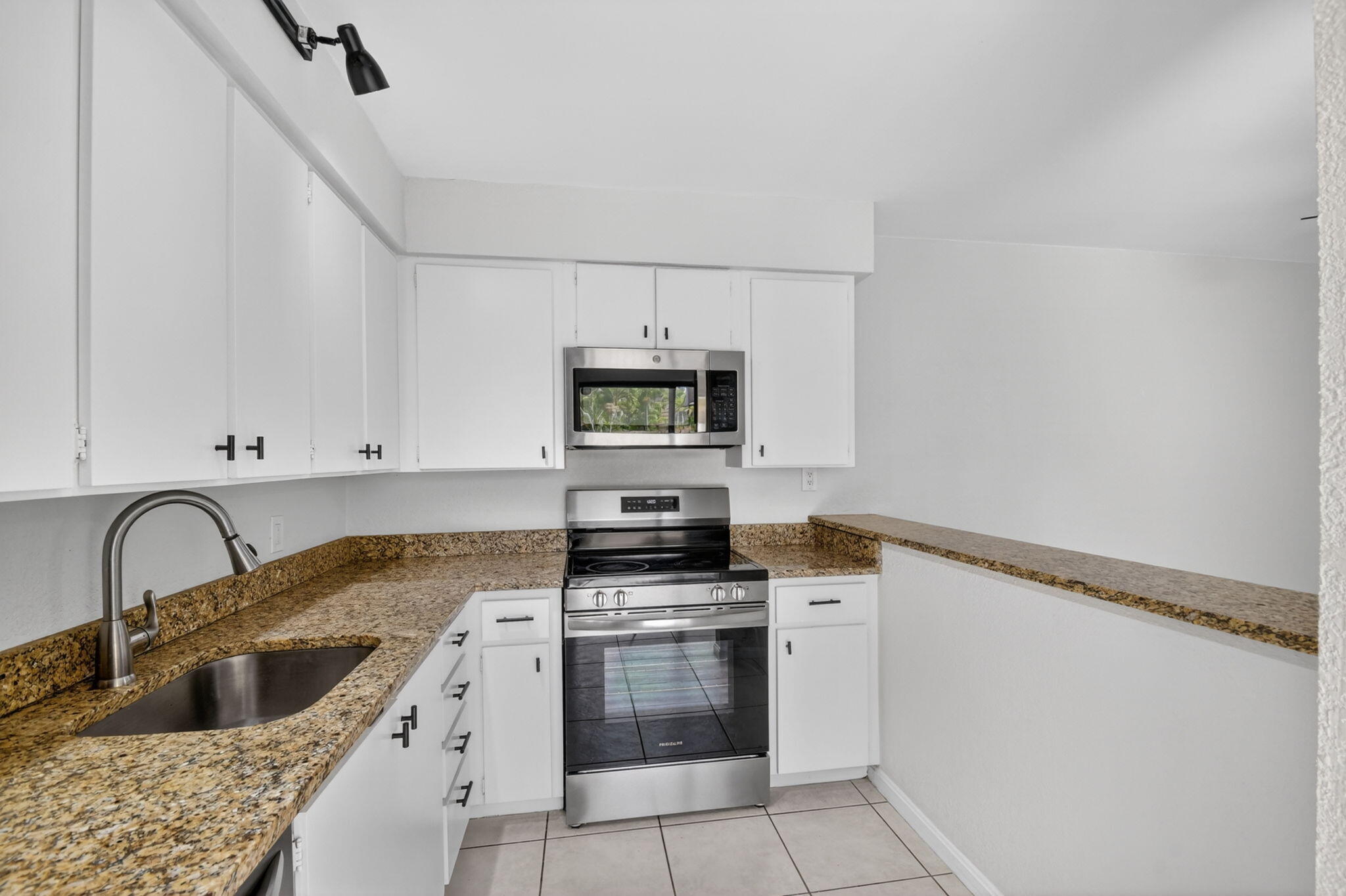 904 9th, Palm Beach Gardens FL 33410