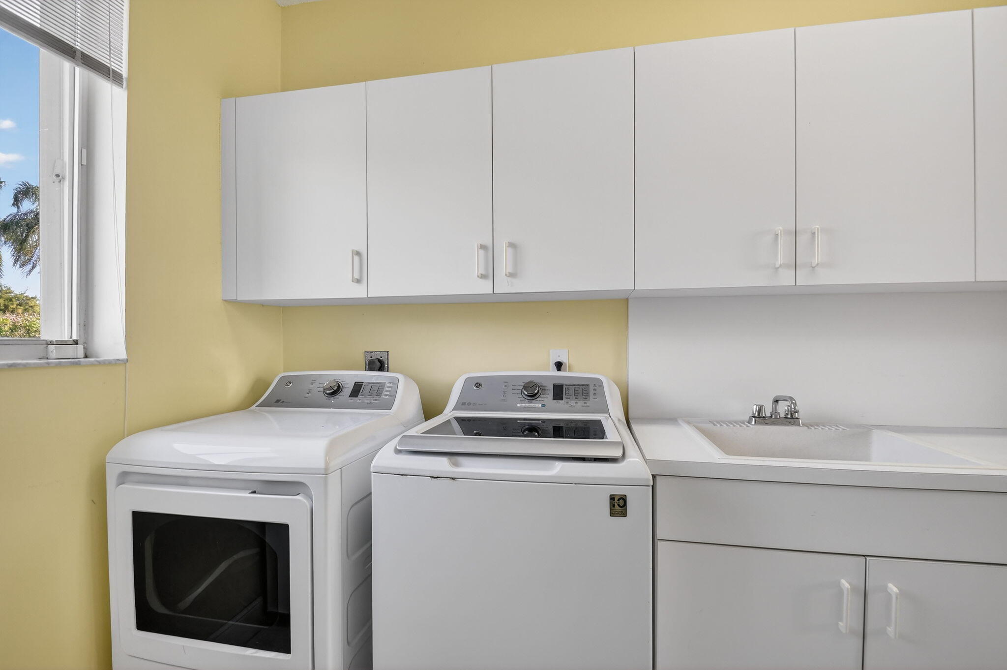 1711 Breakers West, West Palm Beach FL 33411
