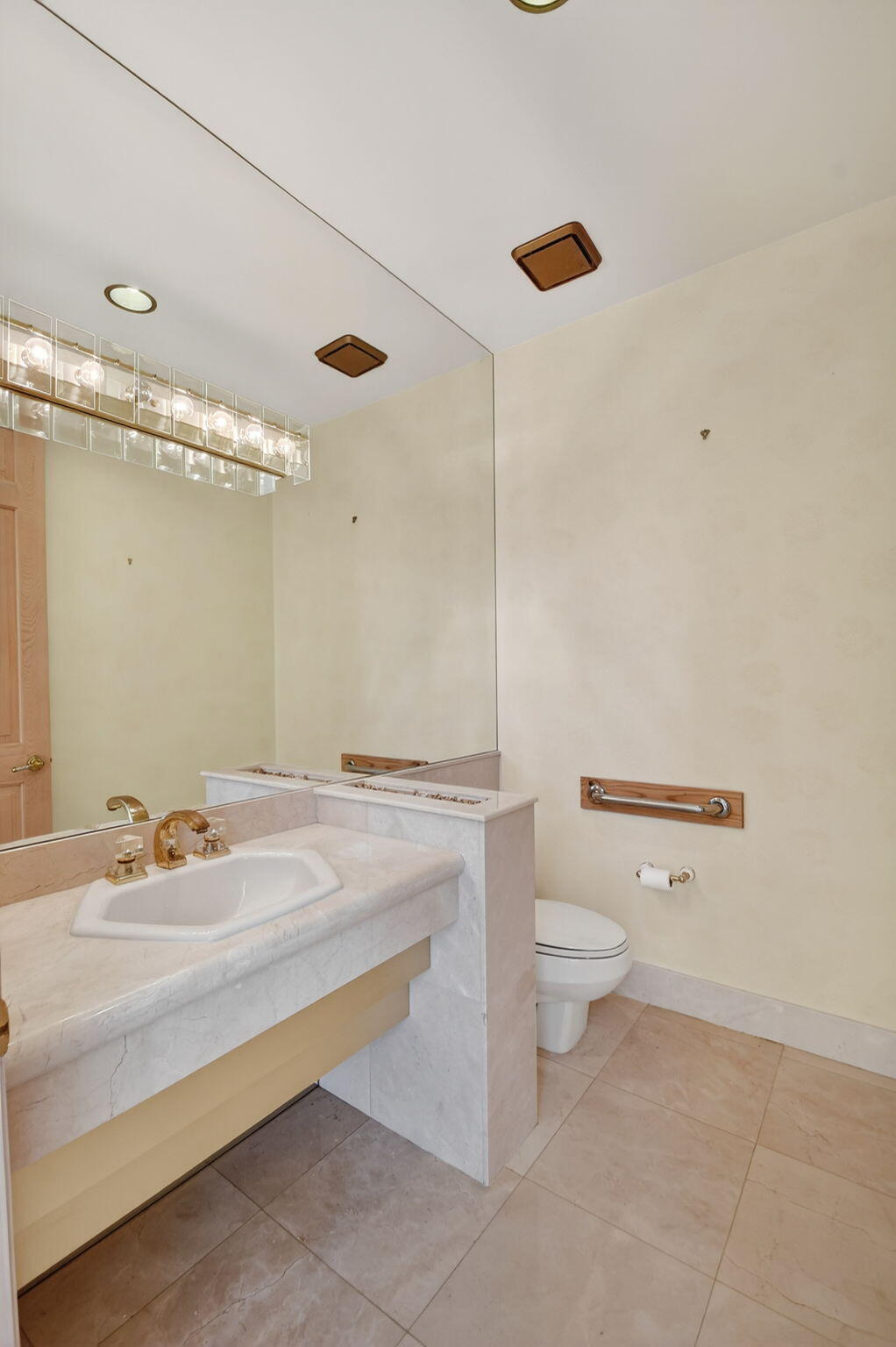 1711 Breakers West, West Palm Beach FL 33411