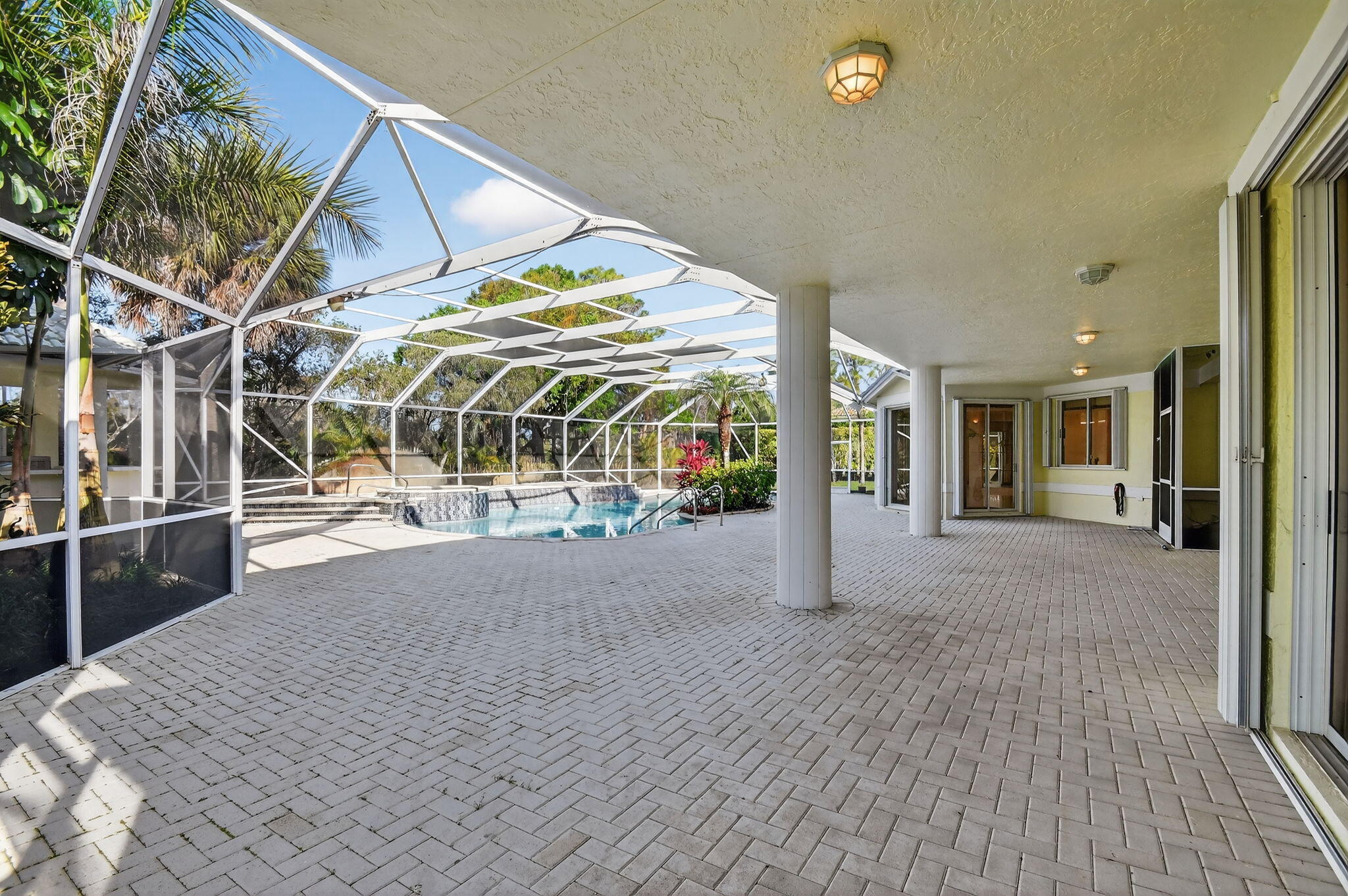 1711 Breakers West, West Palm Beach FL 33411