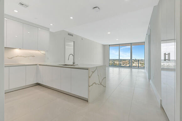 220 Lake Shore Drive #2105, Lake Park FL 33403