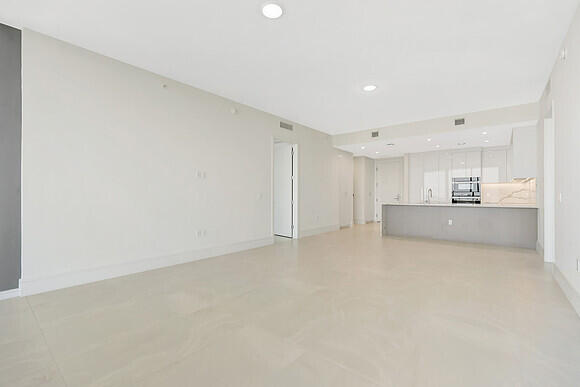 220 Lake Shore Drive #2105, Lake Park FL 33403