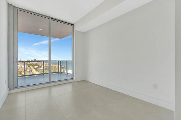 220 Lake Shore Drive #2105, Lake Park FL 33403