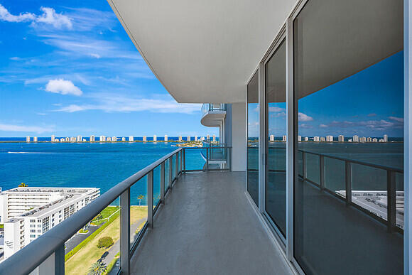 220 Lake Shore Drive #2105, Lake Park FL 33403