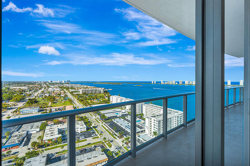 220 Lake Shore Drive #2105, Lake Park FL 33403