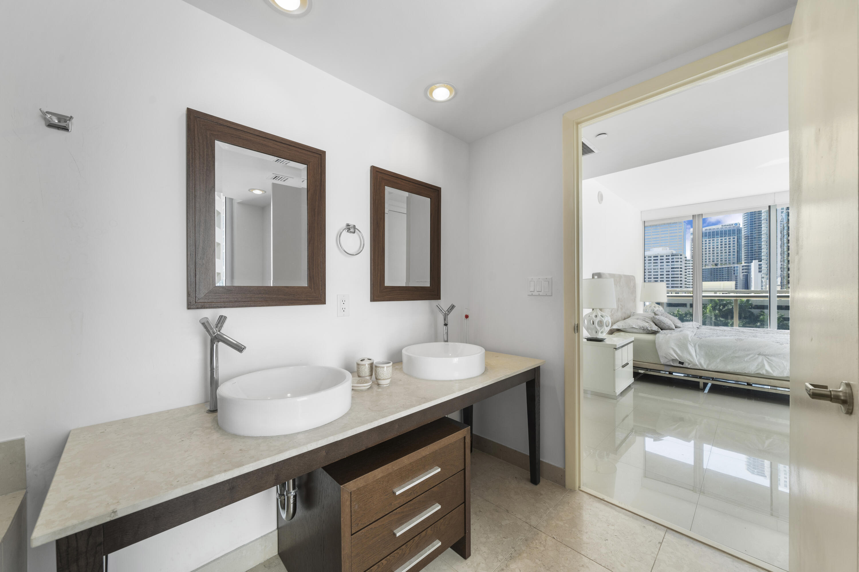 495 Brickell #811, Miami FL 33131