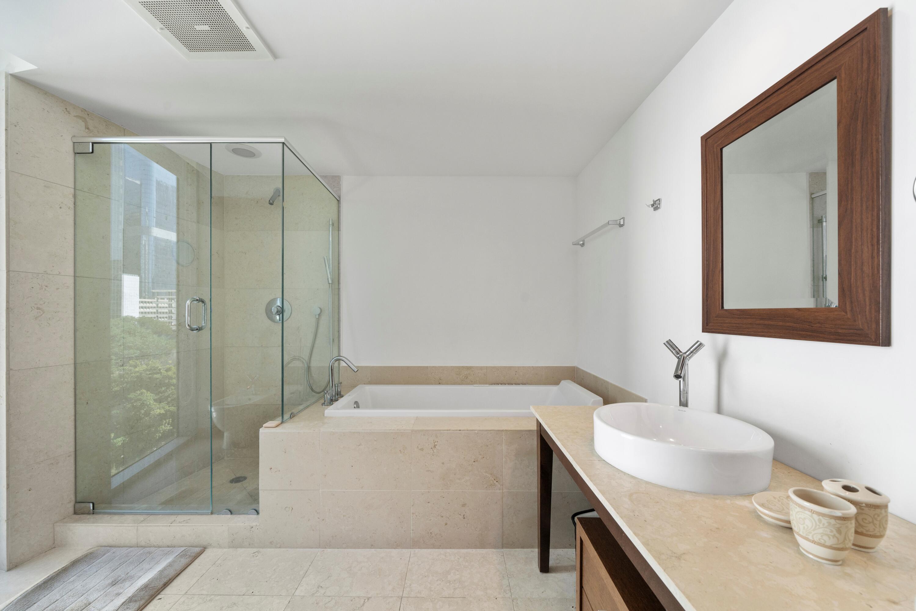 495 Brickell #811, Miami FL 33131