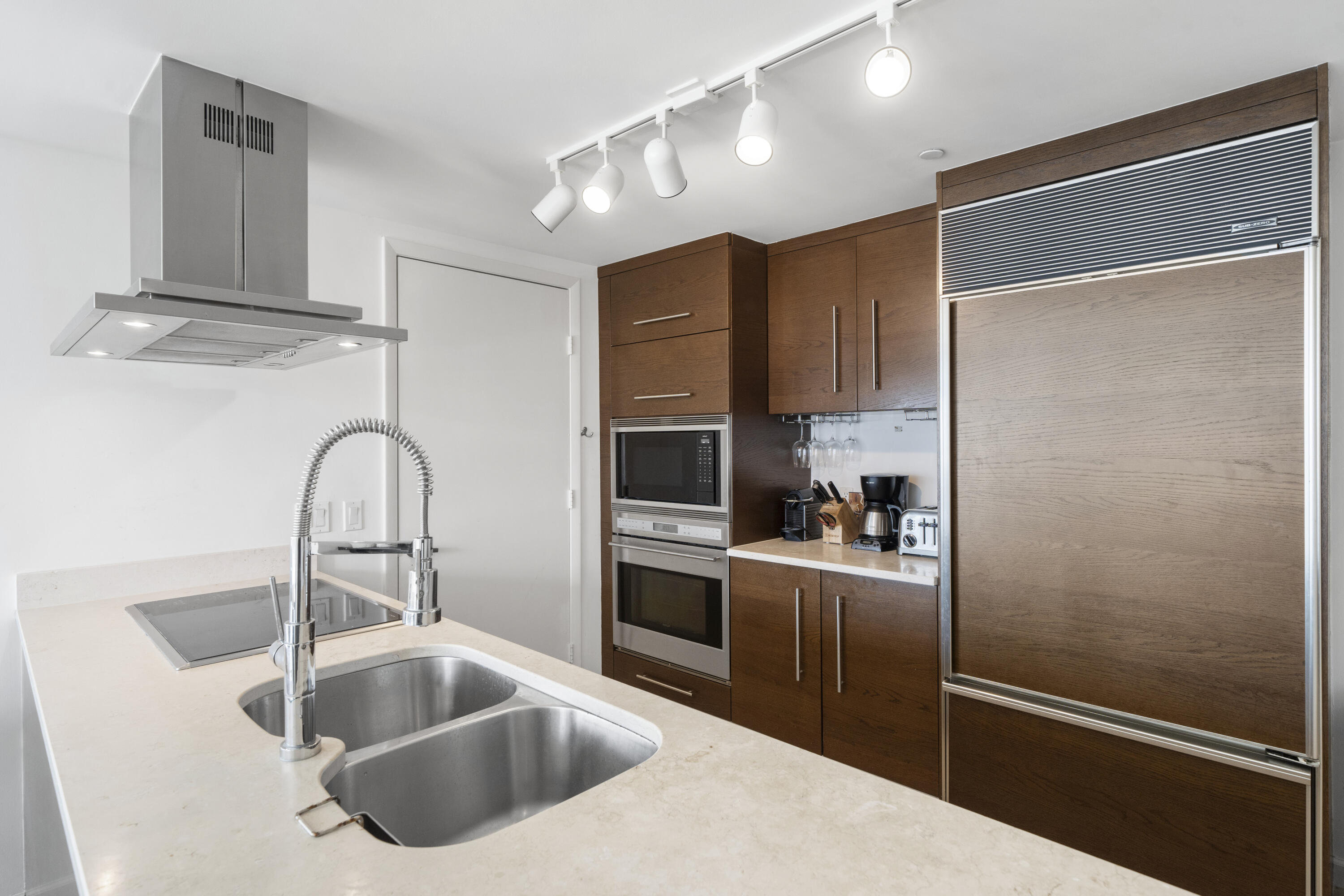495 Brickell #811, Miami FL 33131