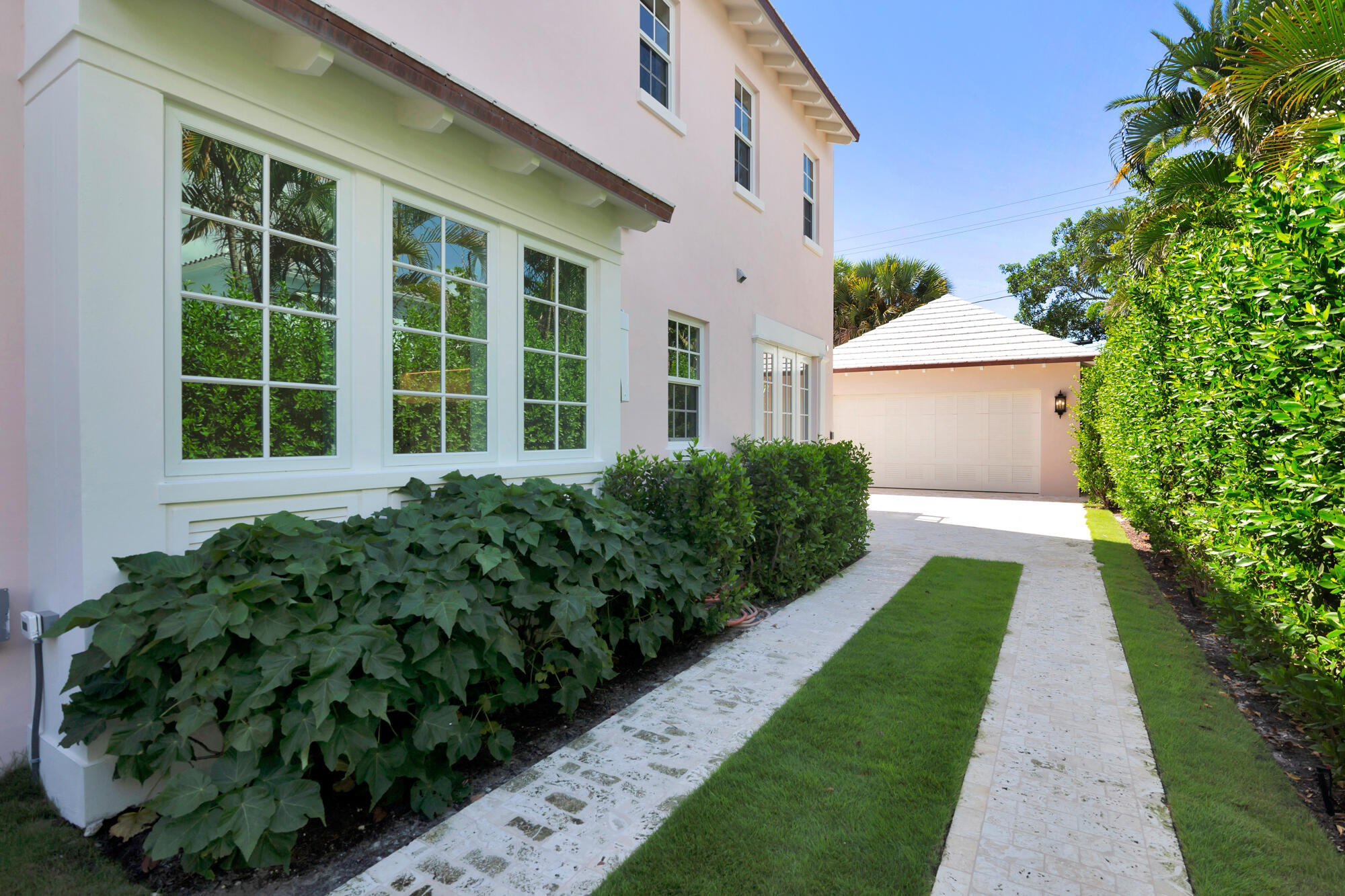 234 Summa, West Palm Beach FL 33405