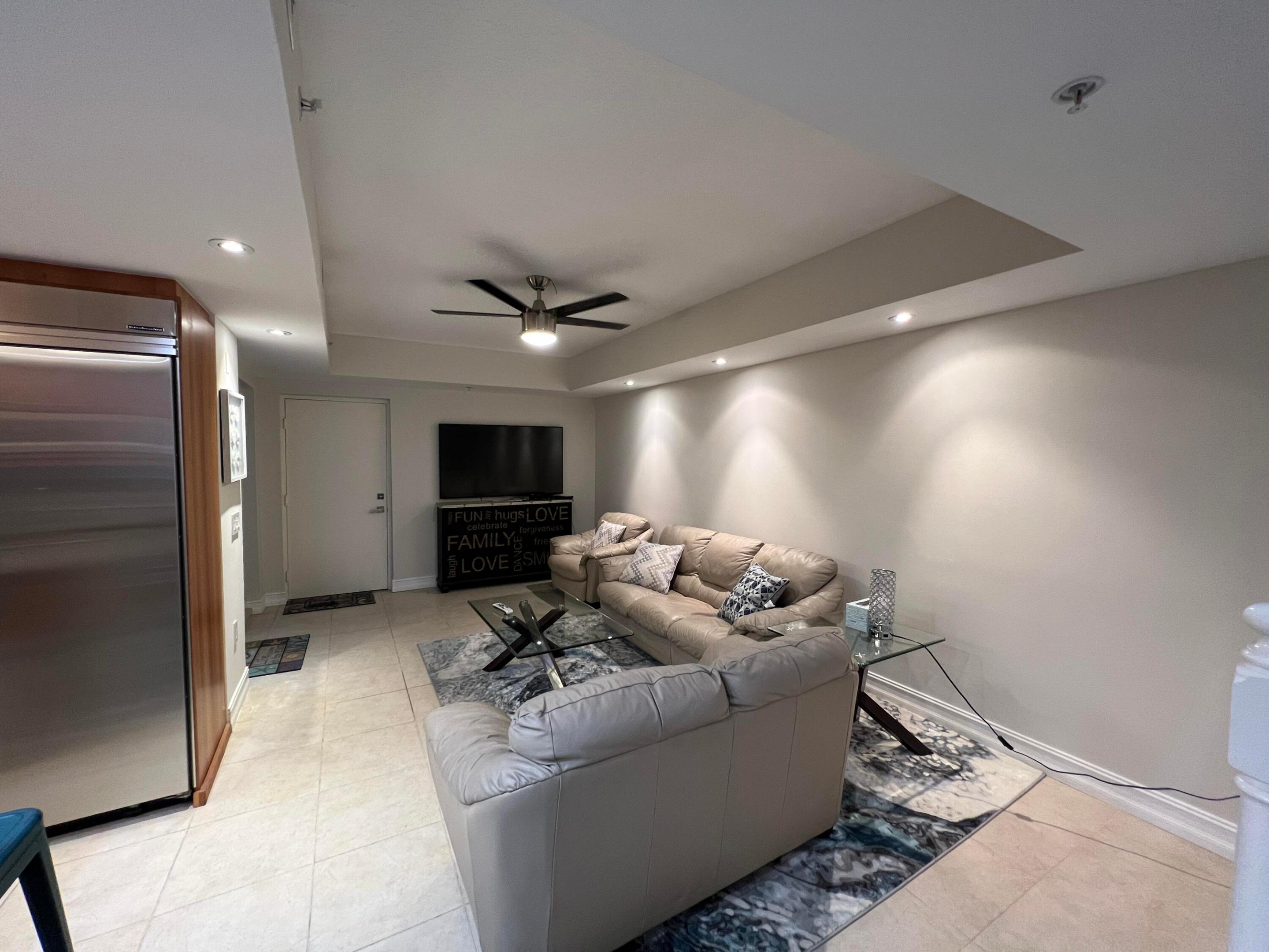 2051 SE 3rd #Th3, Deerfield Beach FL 33441