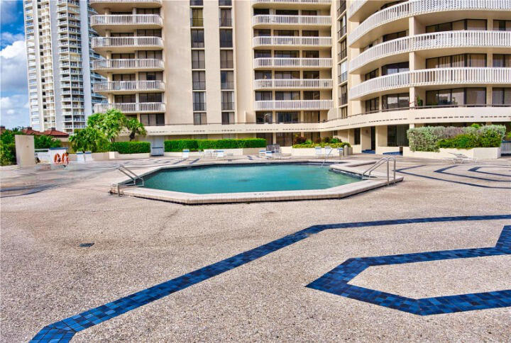 19355 Turnberry #3d, Miami FL 33180