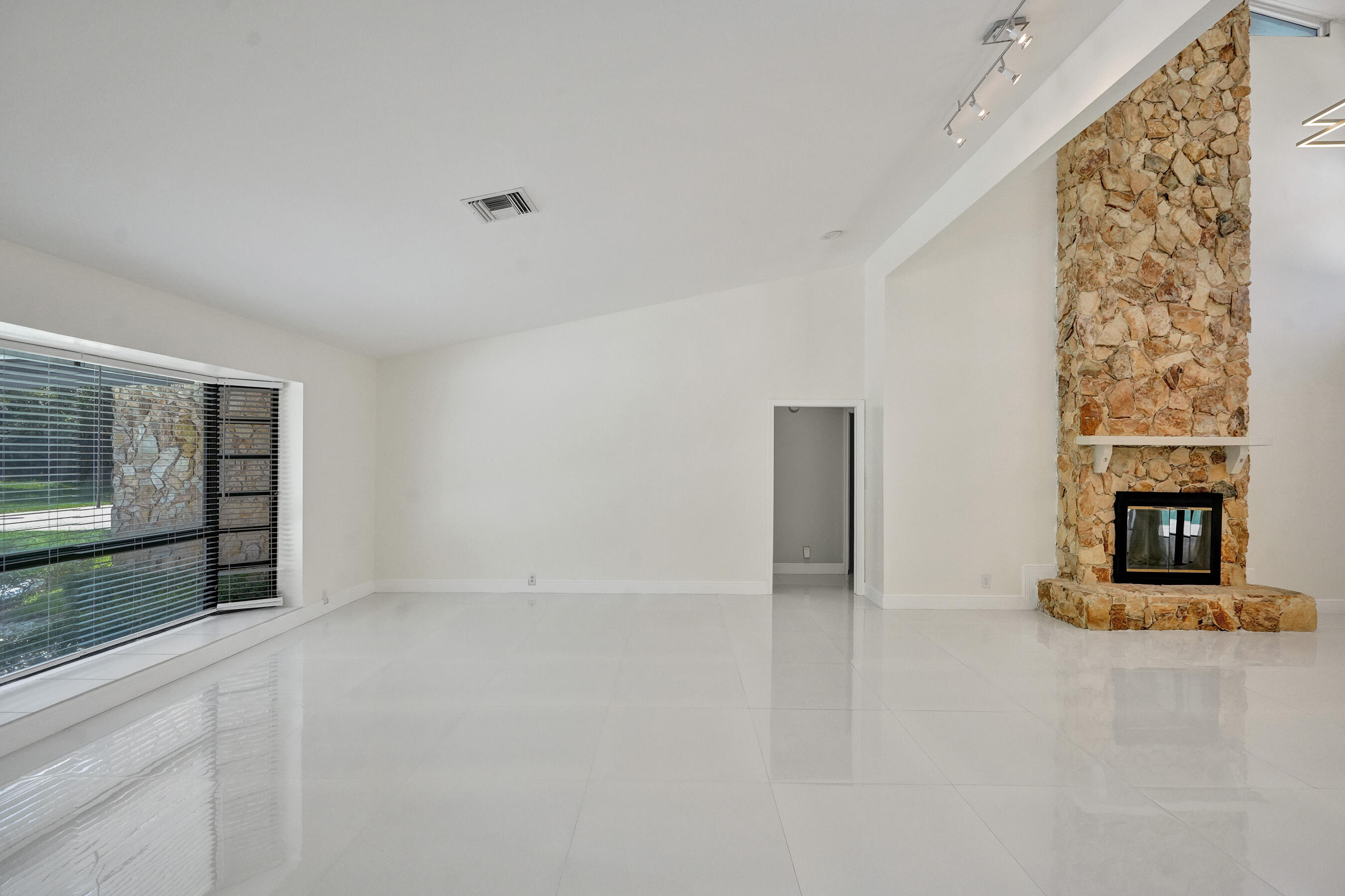 7475 Estrella, Boca Raton FL 33433