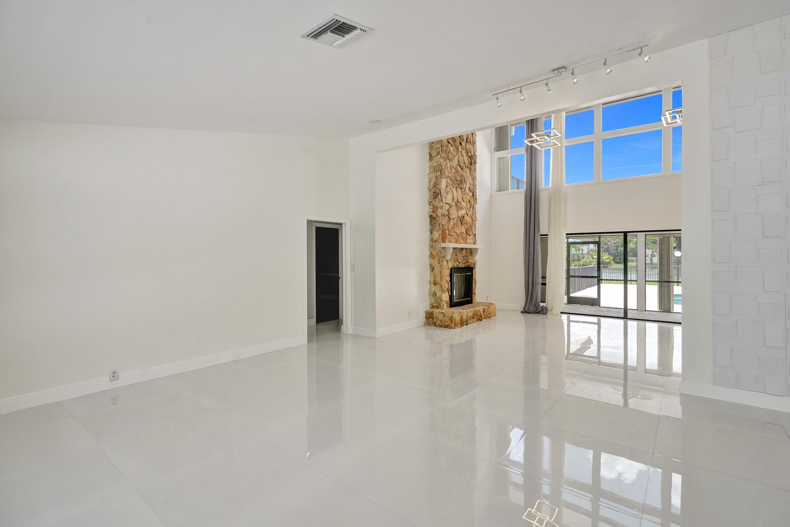 7475 Estrella, Boca Raton FL 33433