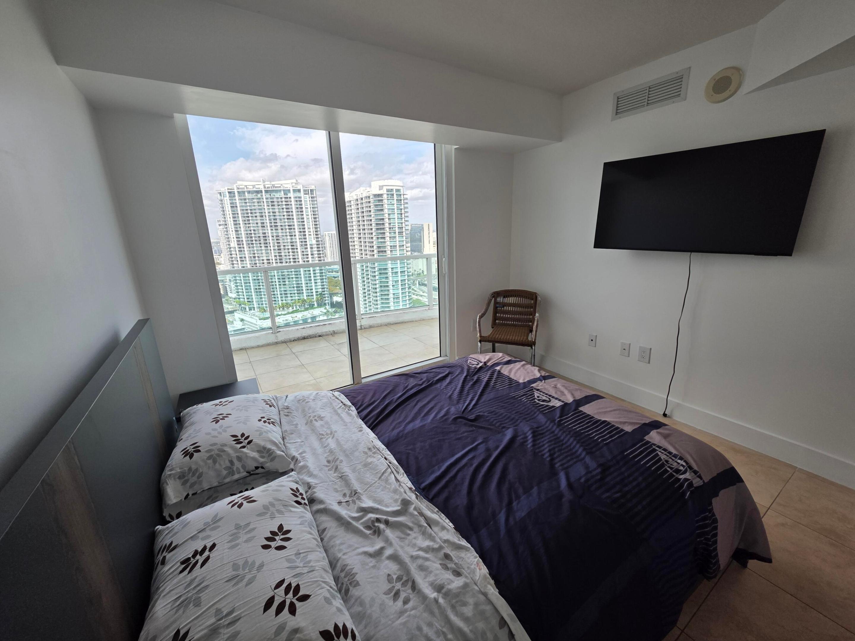 41 SE 5th #1917, Miami FL 33131