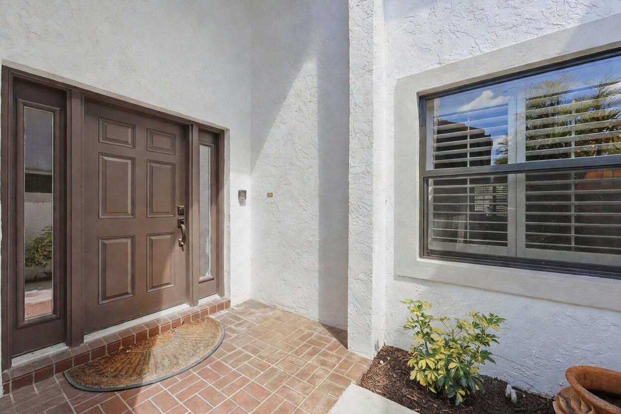 16648 Traders #107, Jupiter FL 33477