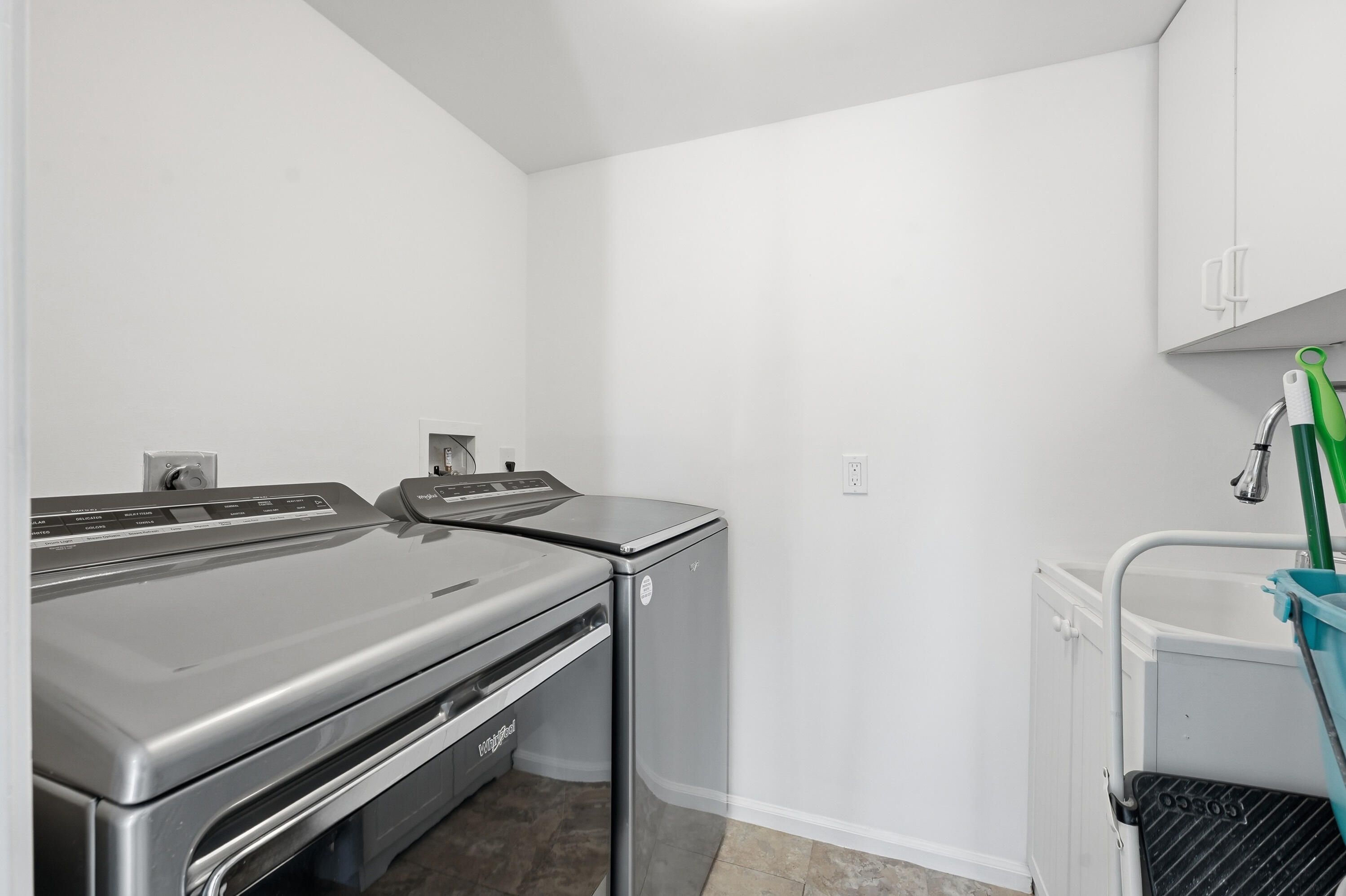 16648 Traders #107, Jupiter FL 33477
