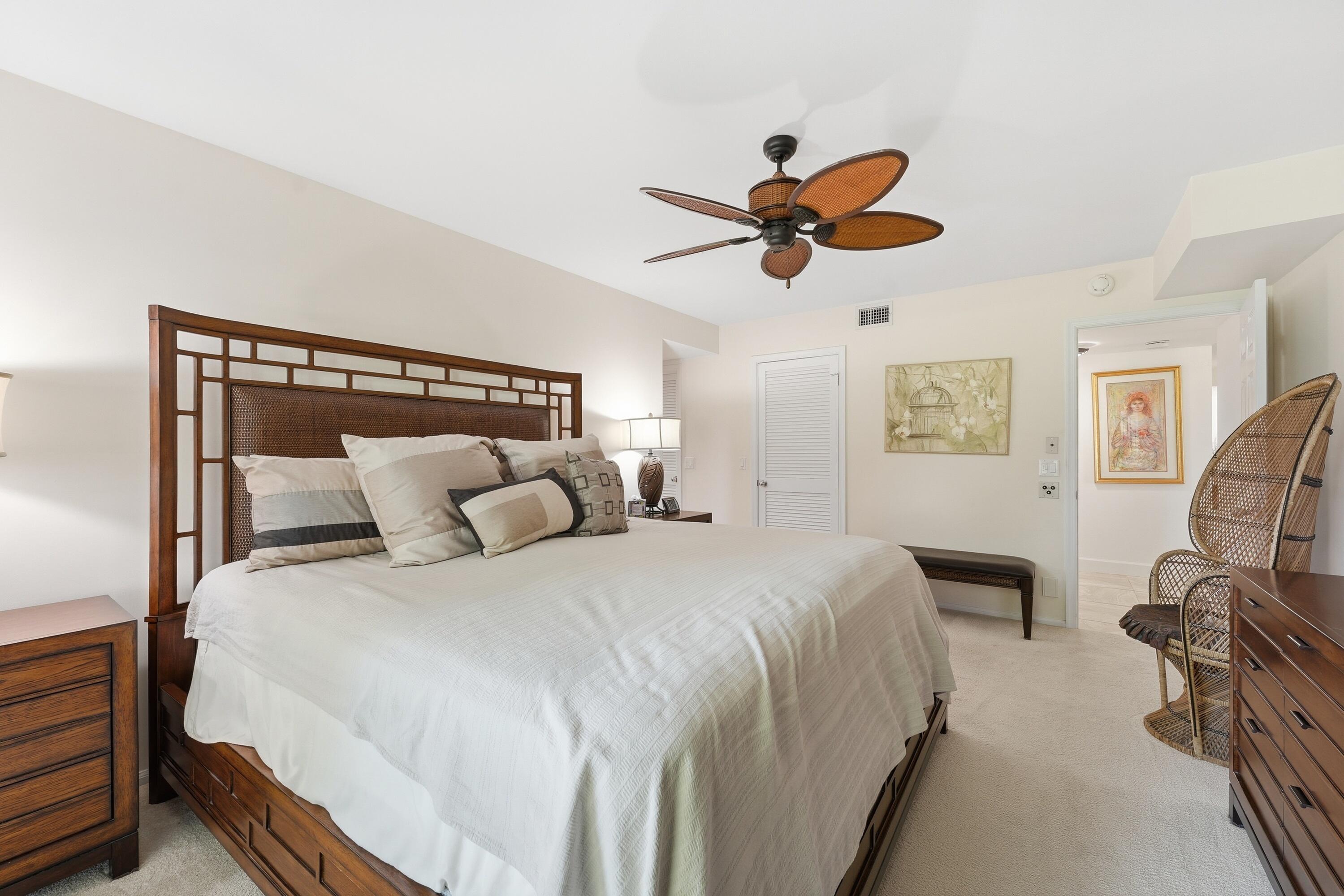 16648 Traders #107, Jupiter FL 33477