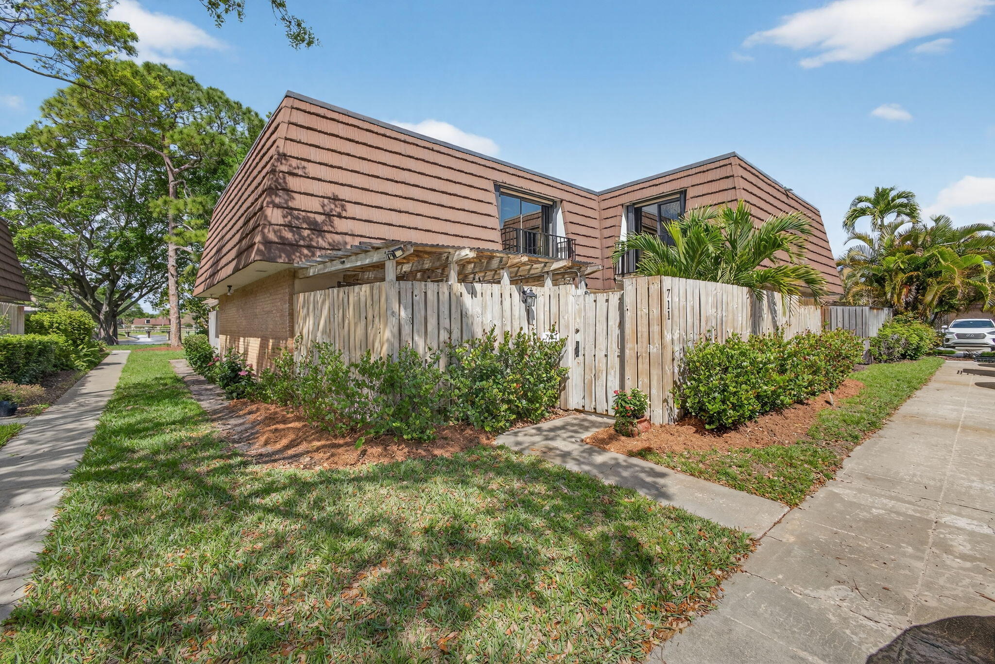 711 7th, Palm Beach Gardens FL 33418