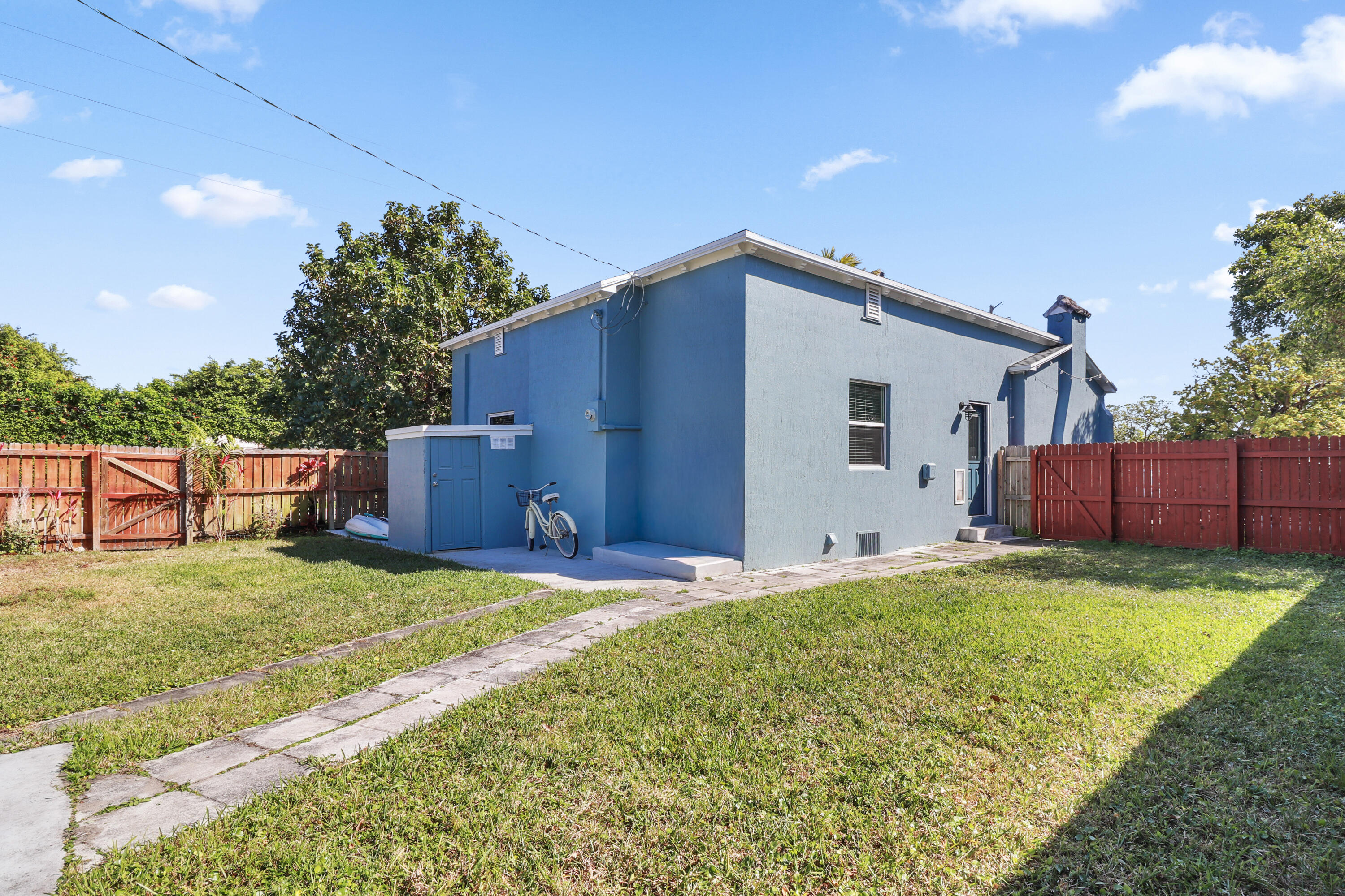 301 Hawthorne, Lake Park FL 33403