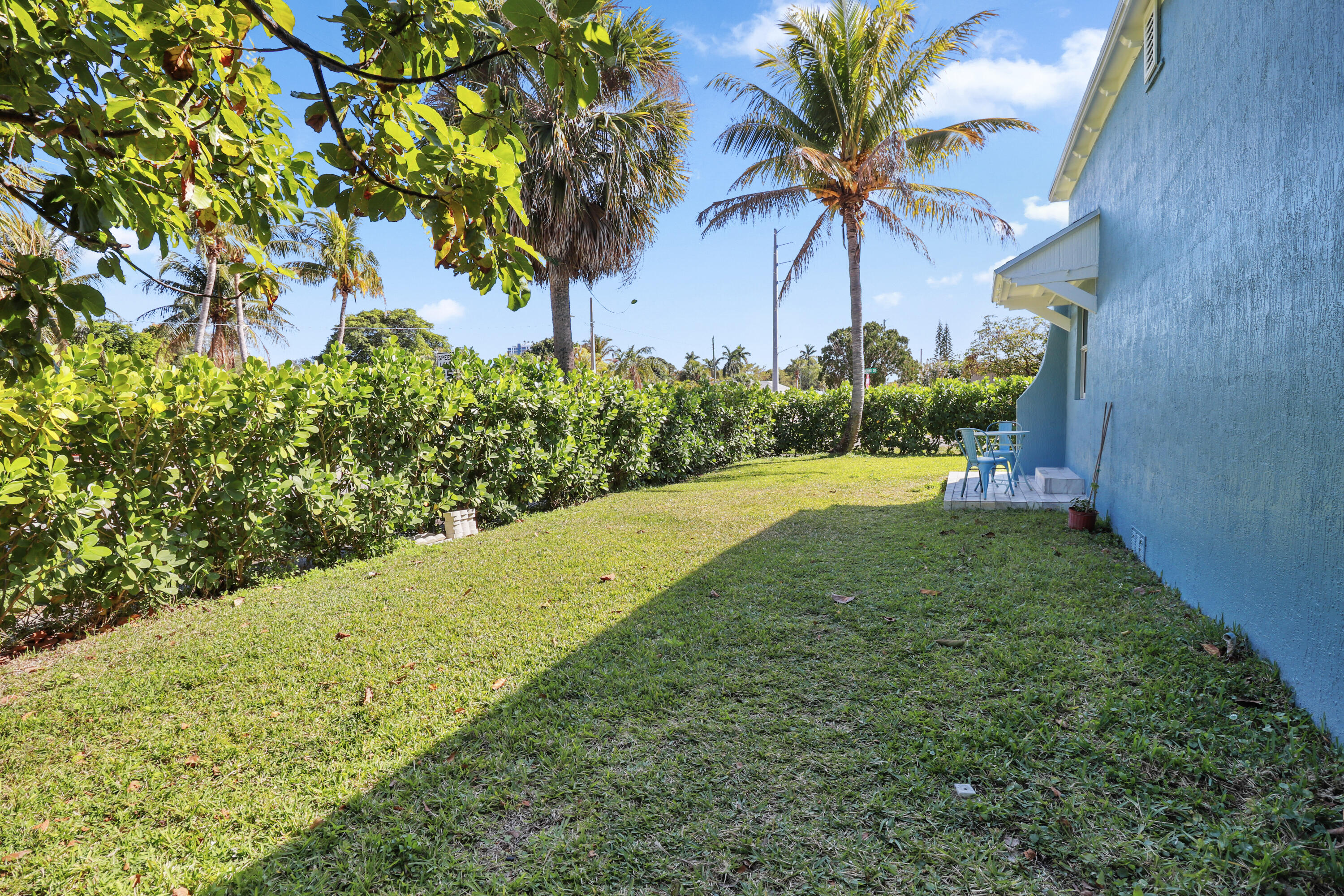 301 Hawthorne, Lake Park FL 33403