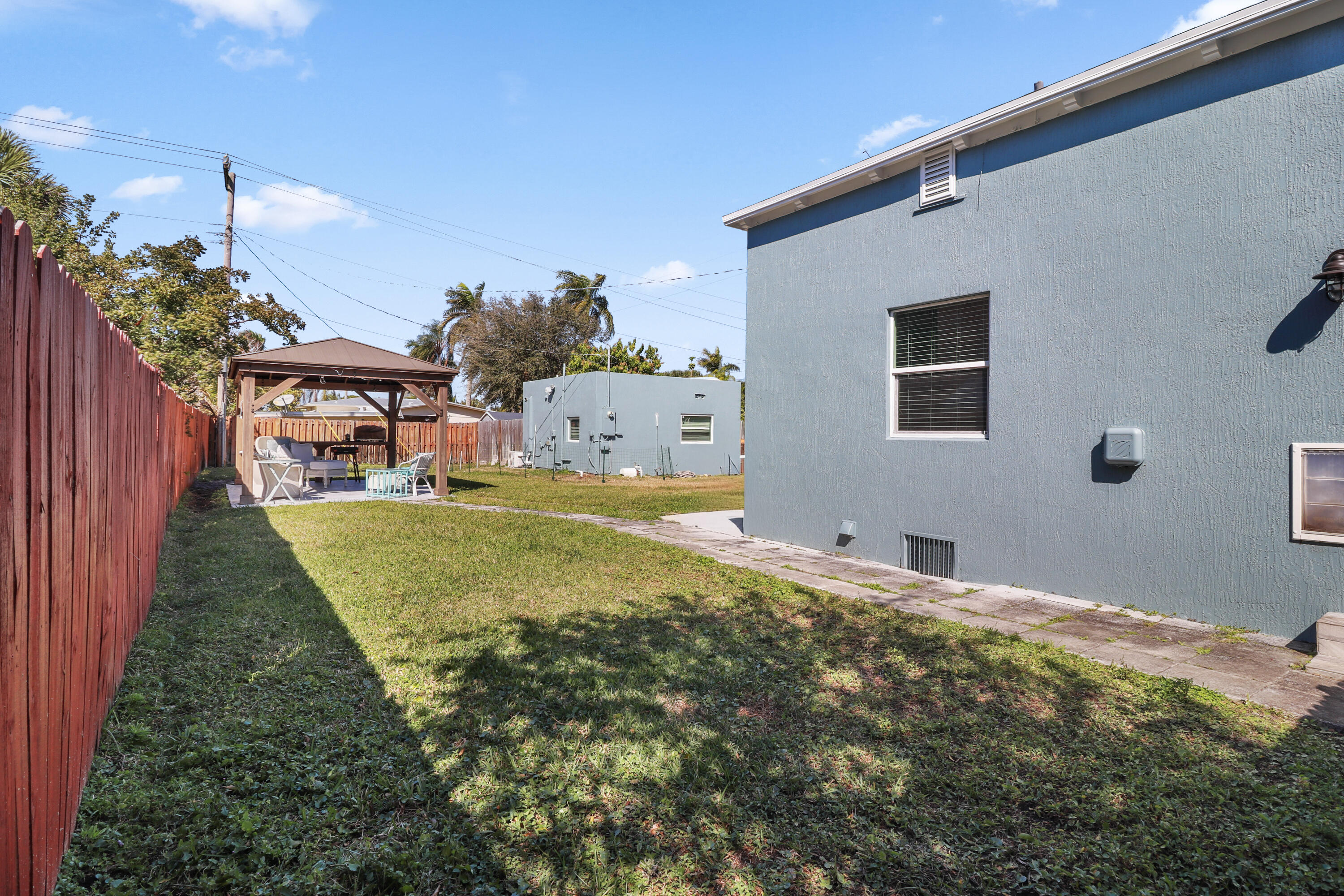 301 Hawthorne, Lake Park FL 33403