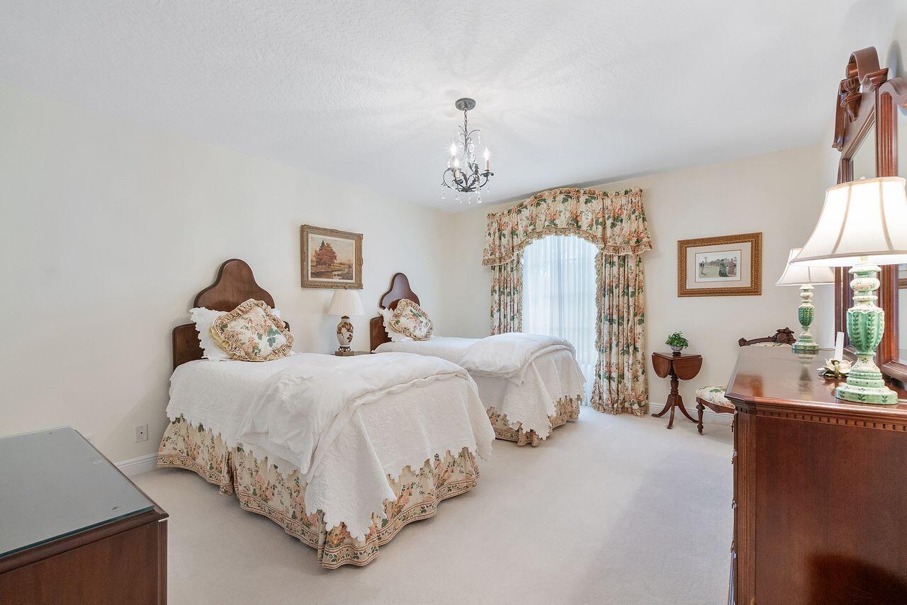 152 Oakwood, Palm Beach Gardens FL 33410