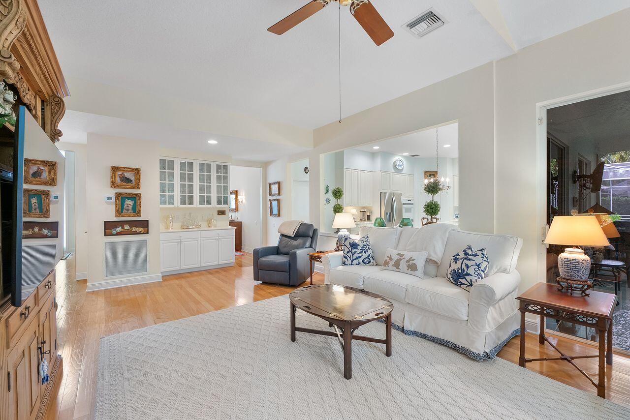 152 Oakwood, Palm Beach Gardens FL 33410