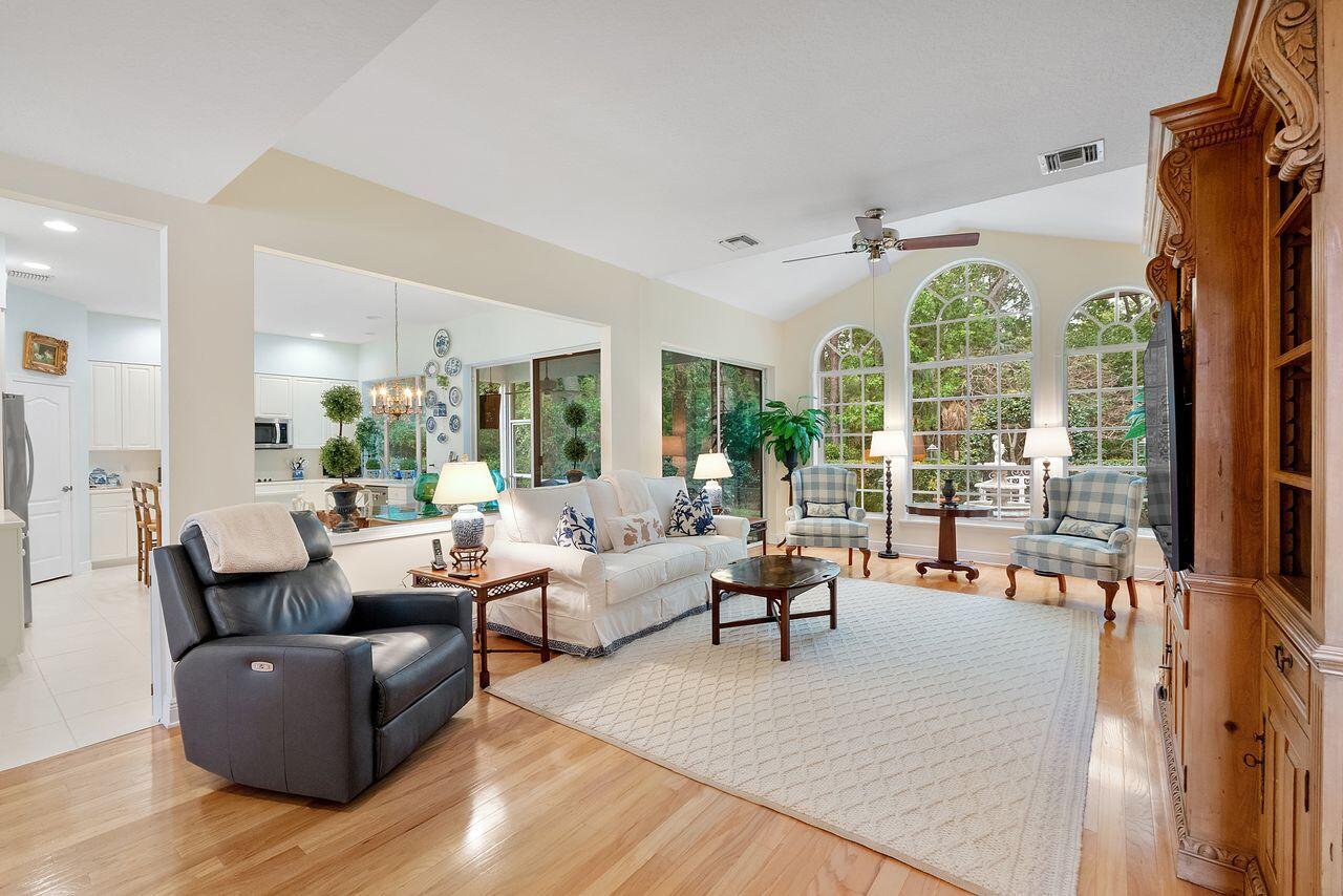 152 Oakwood, Palm Beach Gardens FL 33410