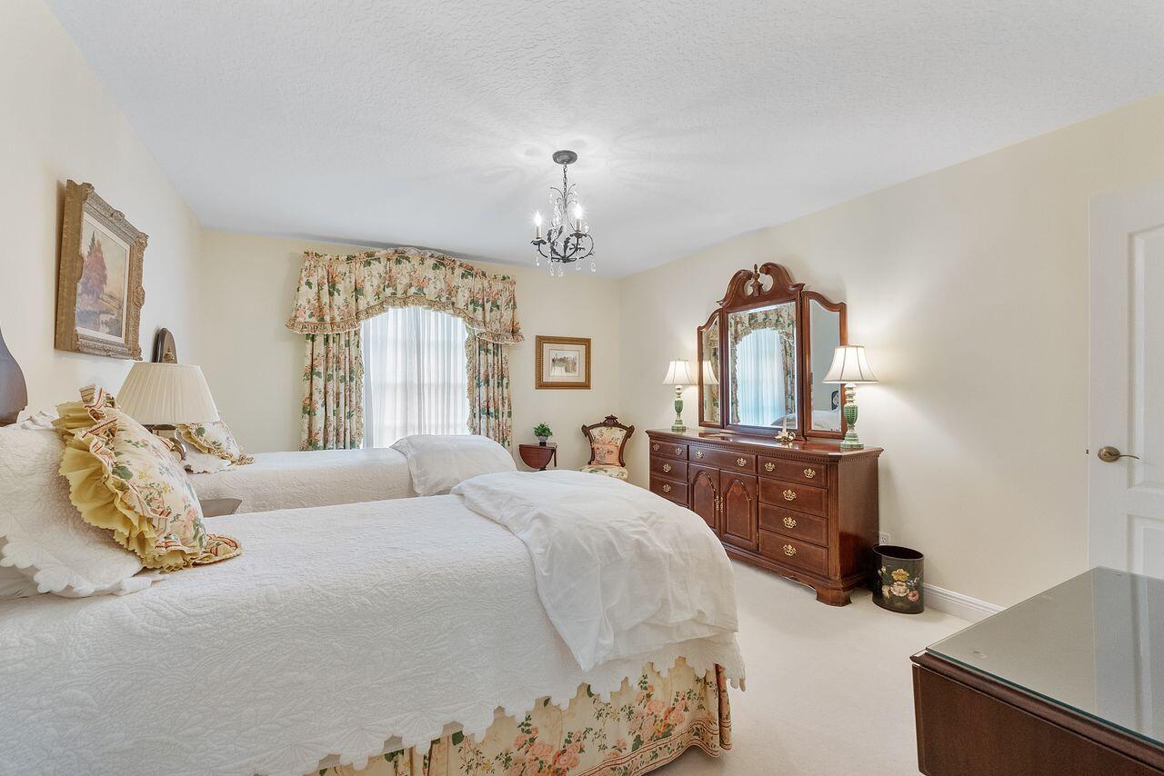 152 Oakwood, Palm Beach Gardens FL 33410