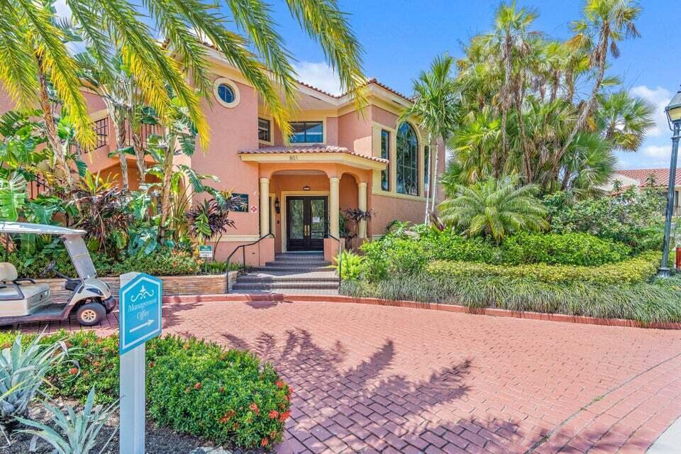 13 Uno Lago, Juno Beach FL 33408