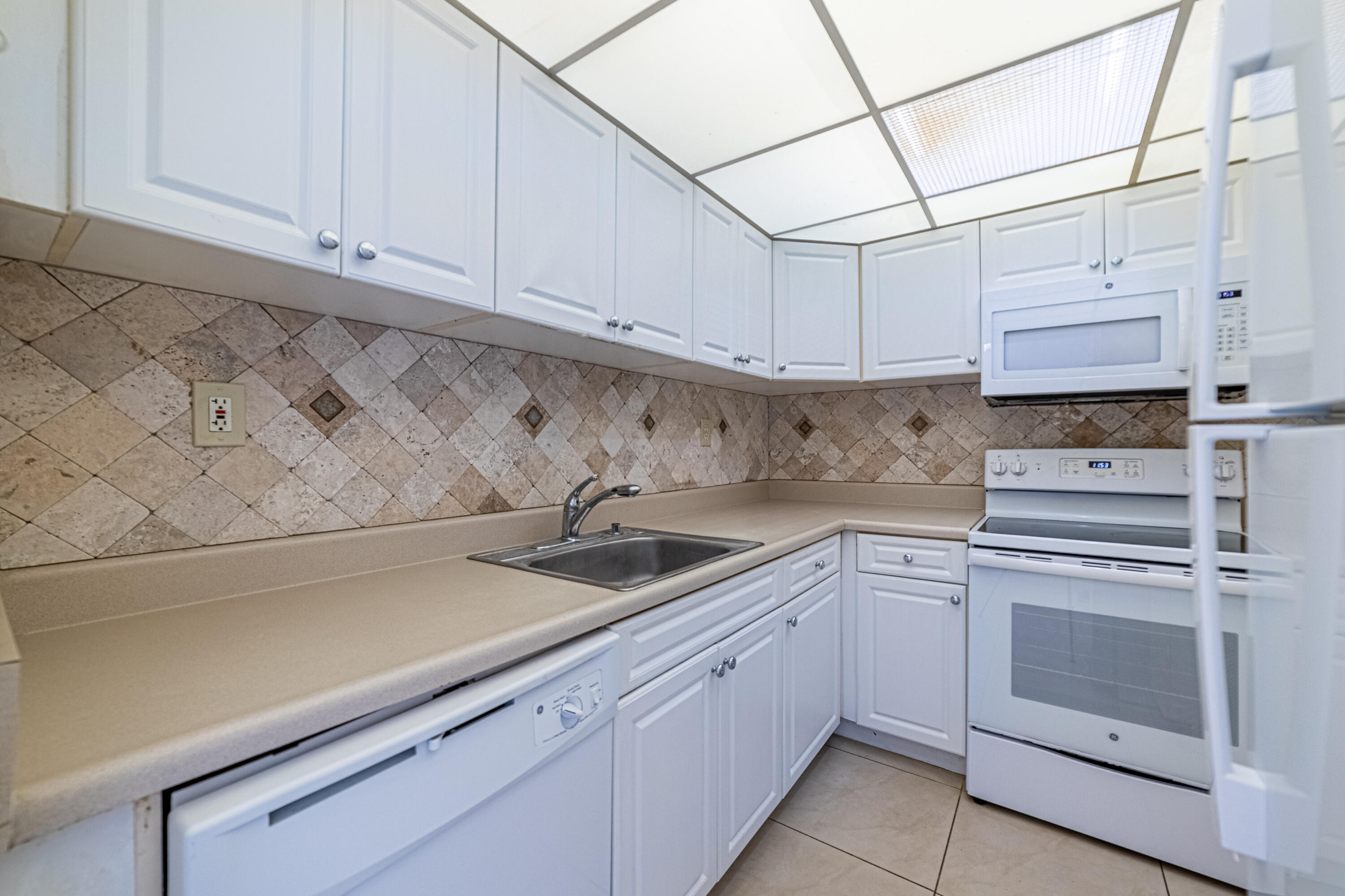 1200 West #1521, Miami Beach FL 33139