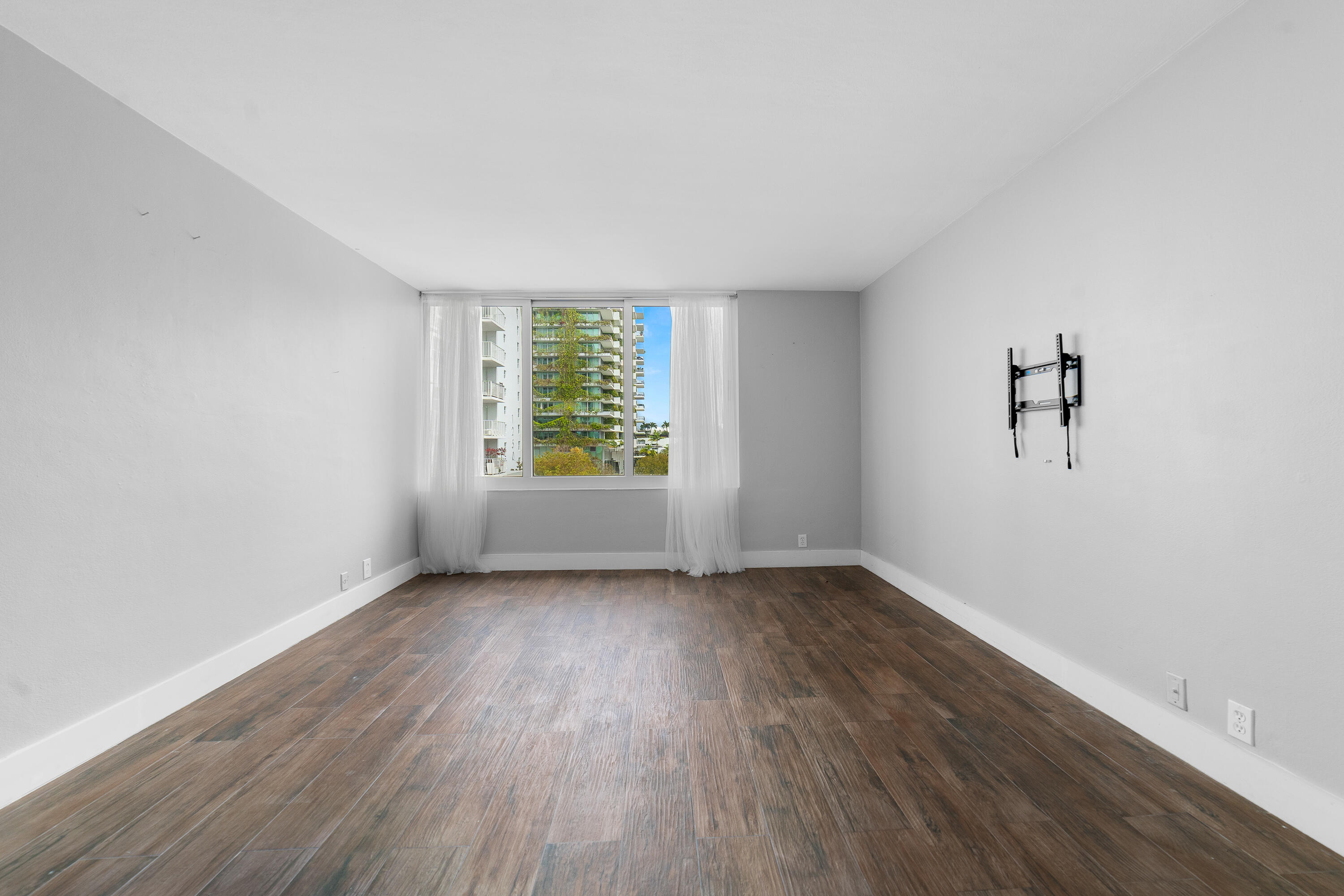 1200 West #316, Miami Beach FL 33139