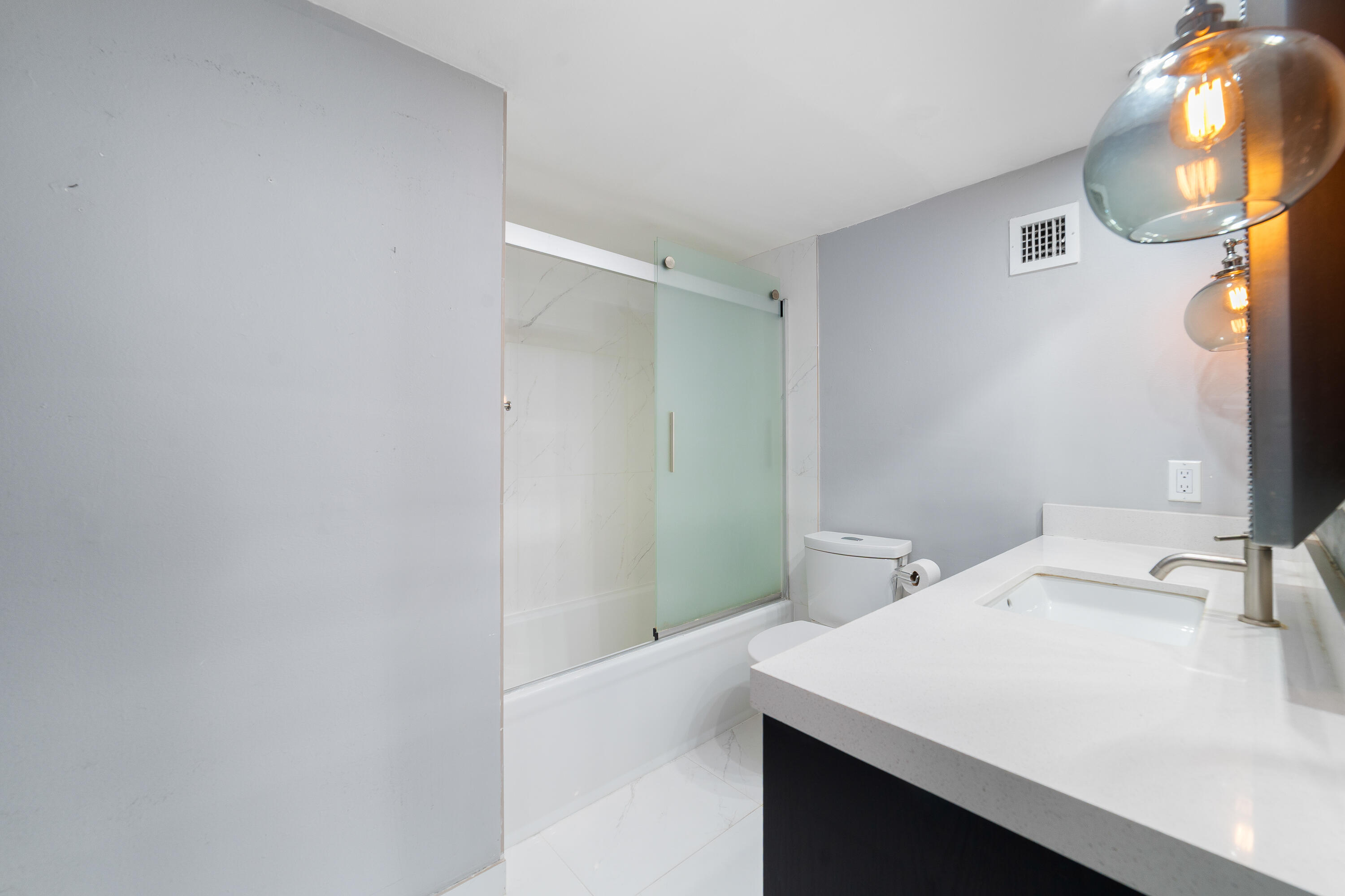 1200 West #316, Miami Beach FL 33139