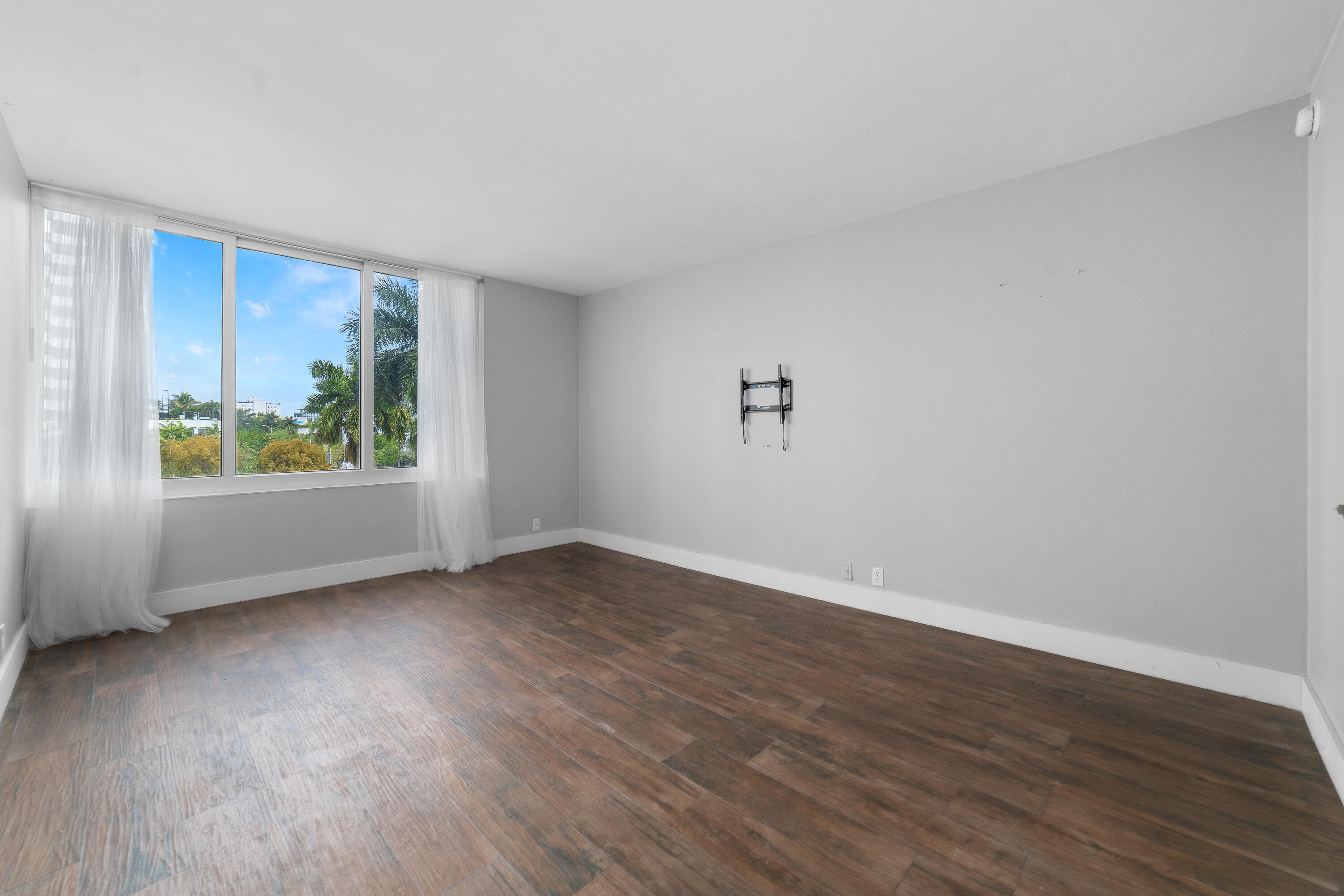 1200 West #316, Miami Beach FL 33139