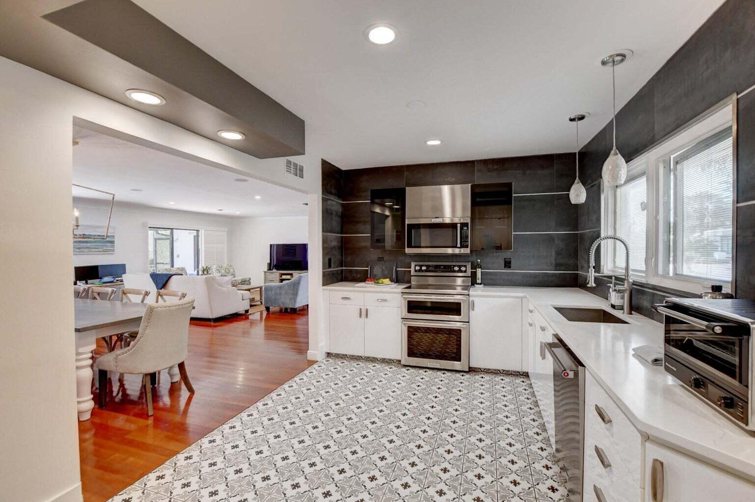 2700 Spanish River, Boca Raton FL 33432